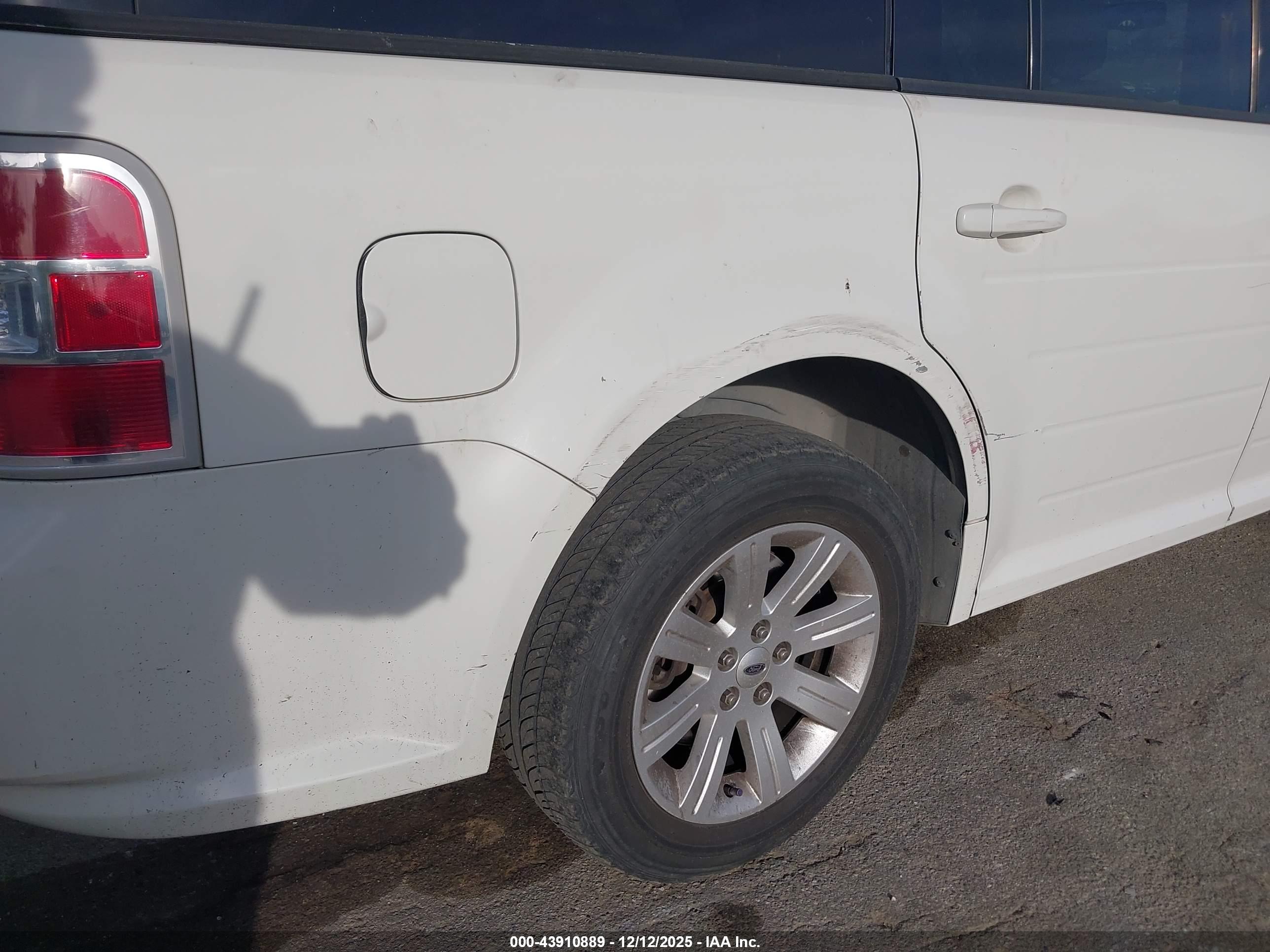 FORD FLEX image 6