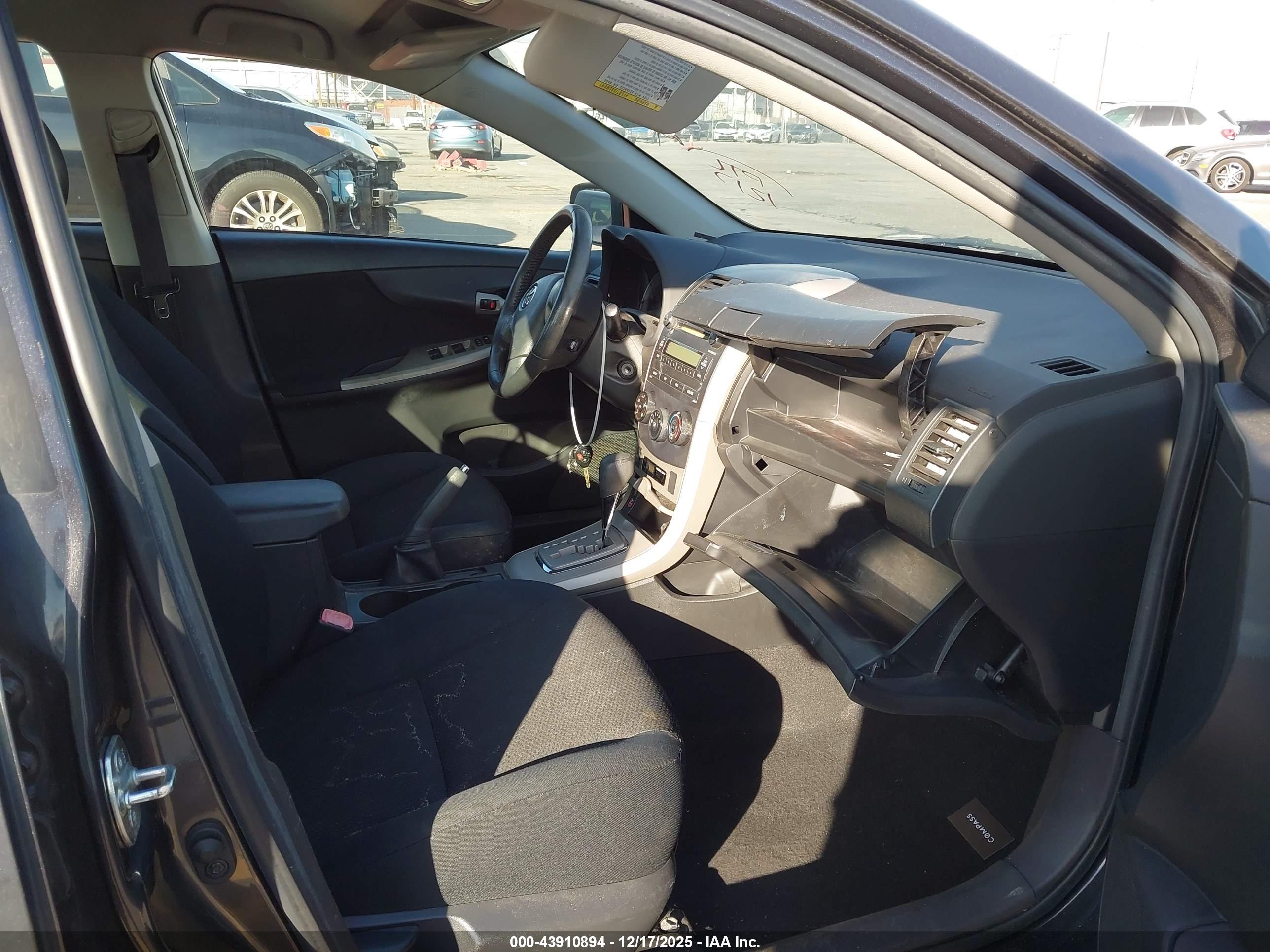 TOYOTA COROLLA image 5