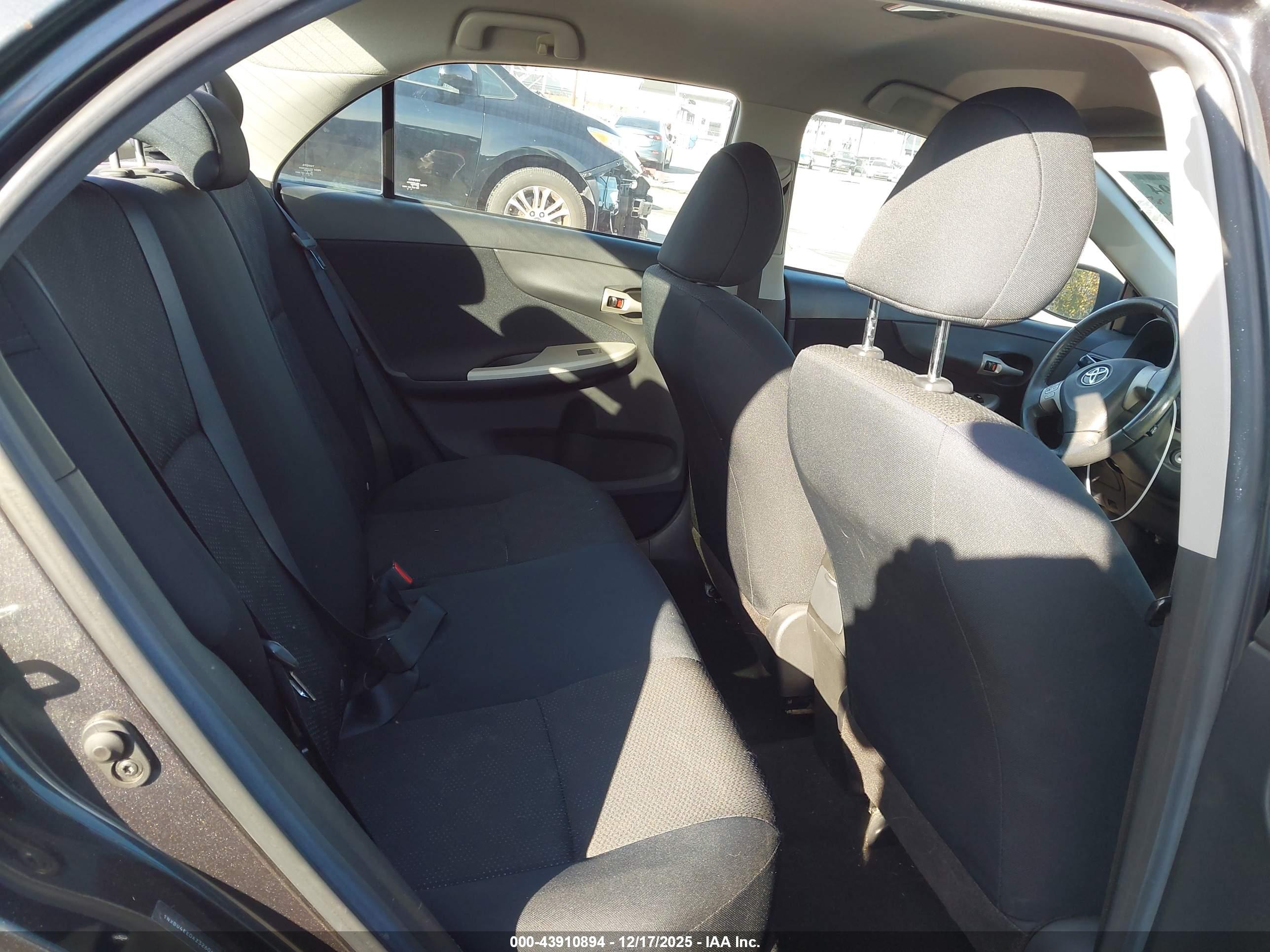 TOYOTA COROLLA image 8