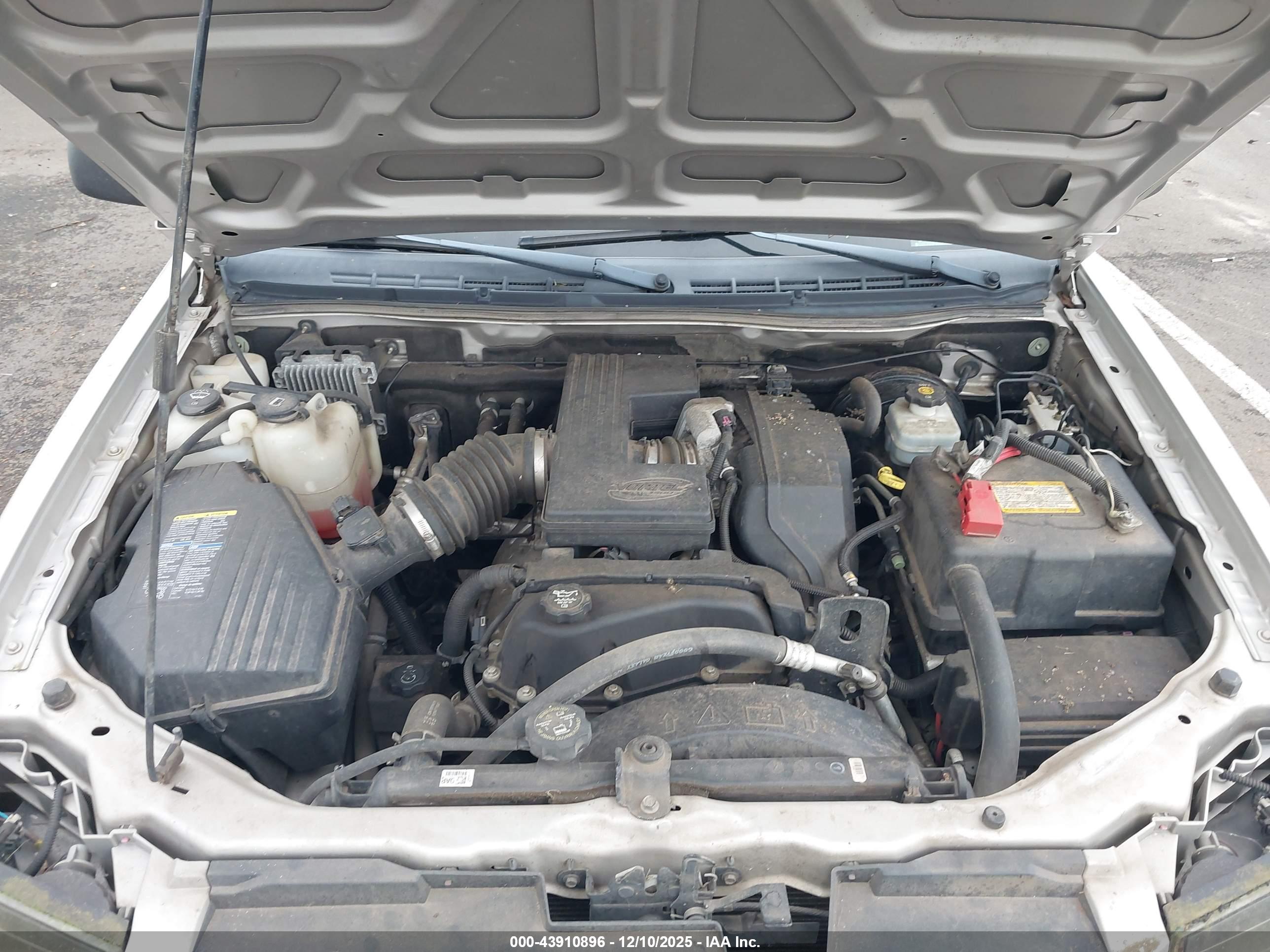 CHEVROLET COLORADO image 10