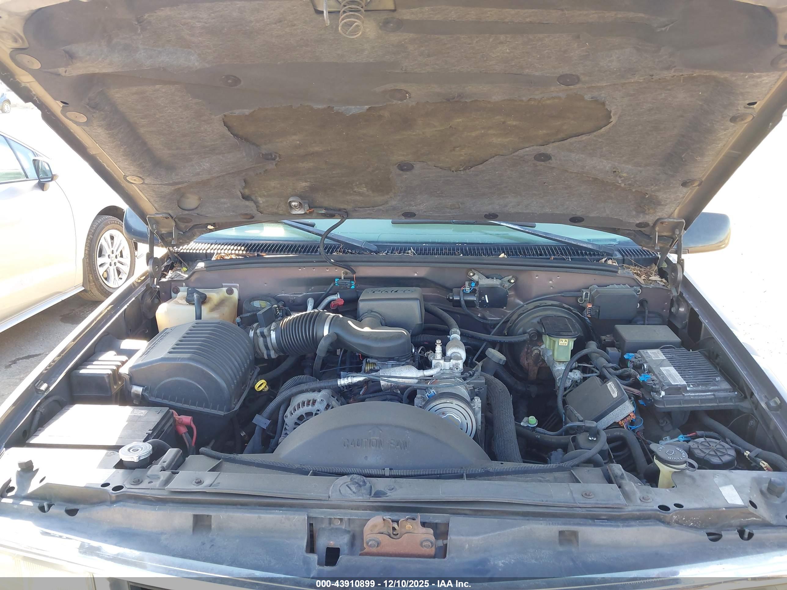 CHEVROLET SUBURBAN image 10