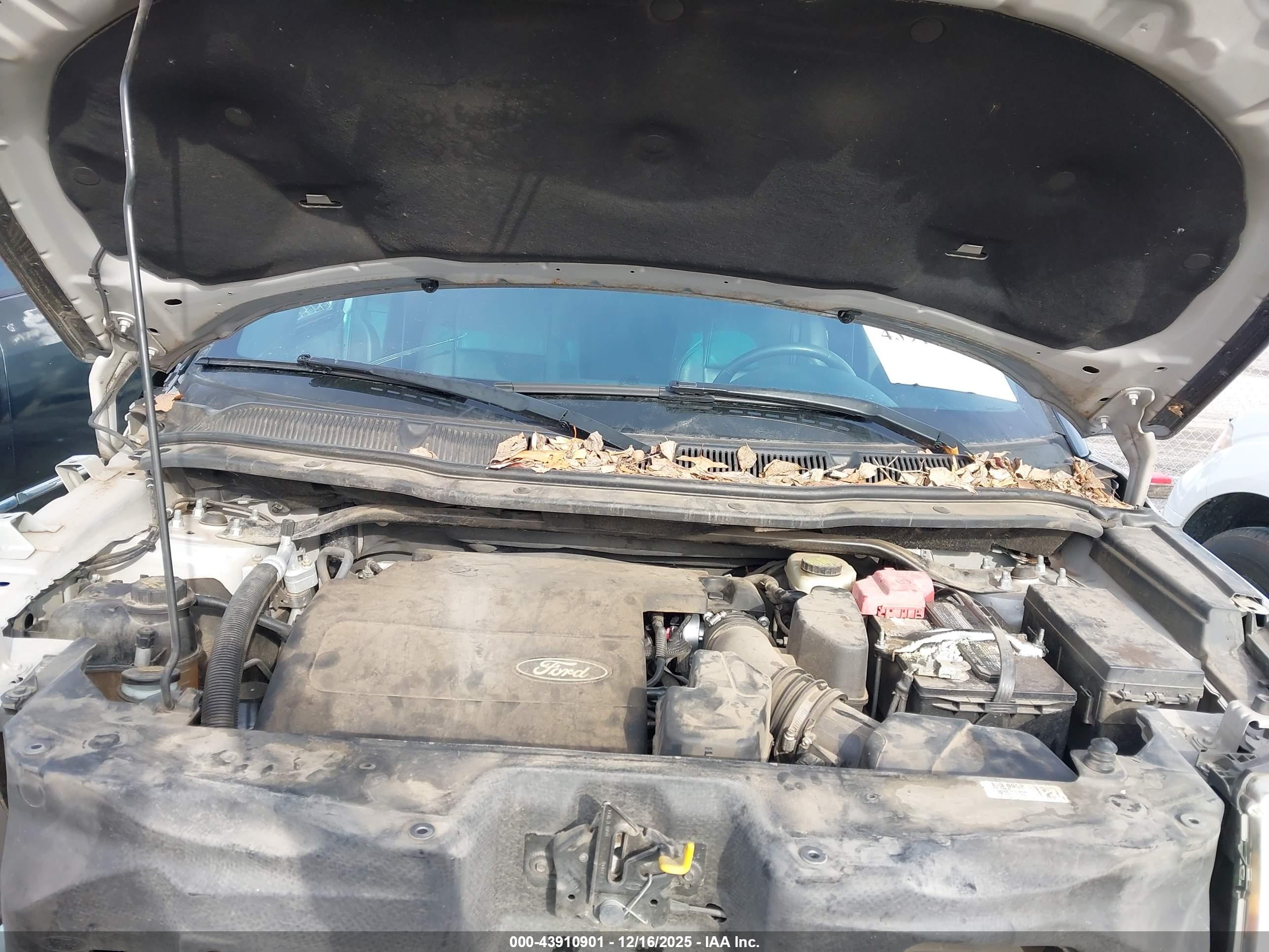 FORD EXPLORER image 10