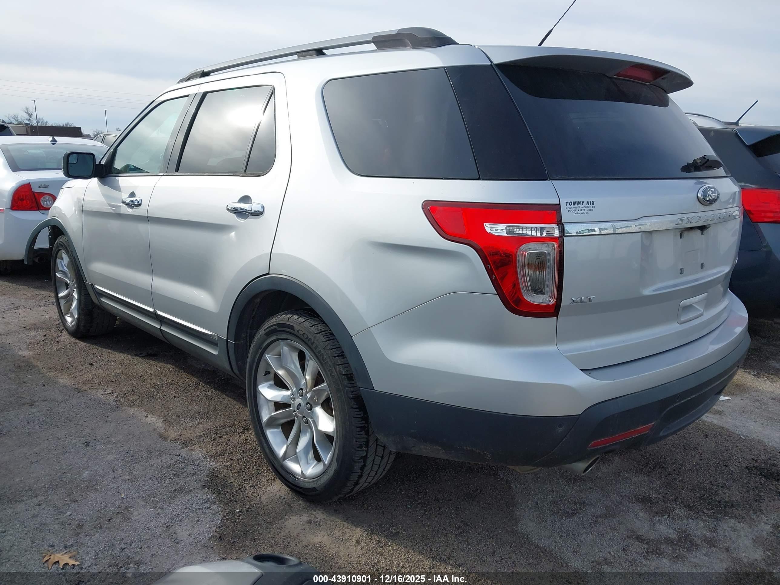 FORD EXPLORER image 3