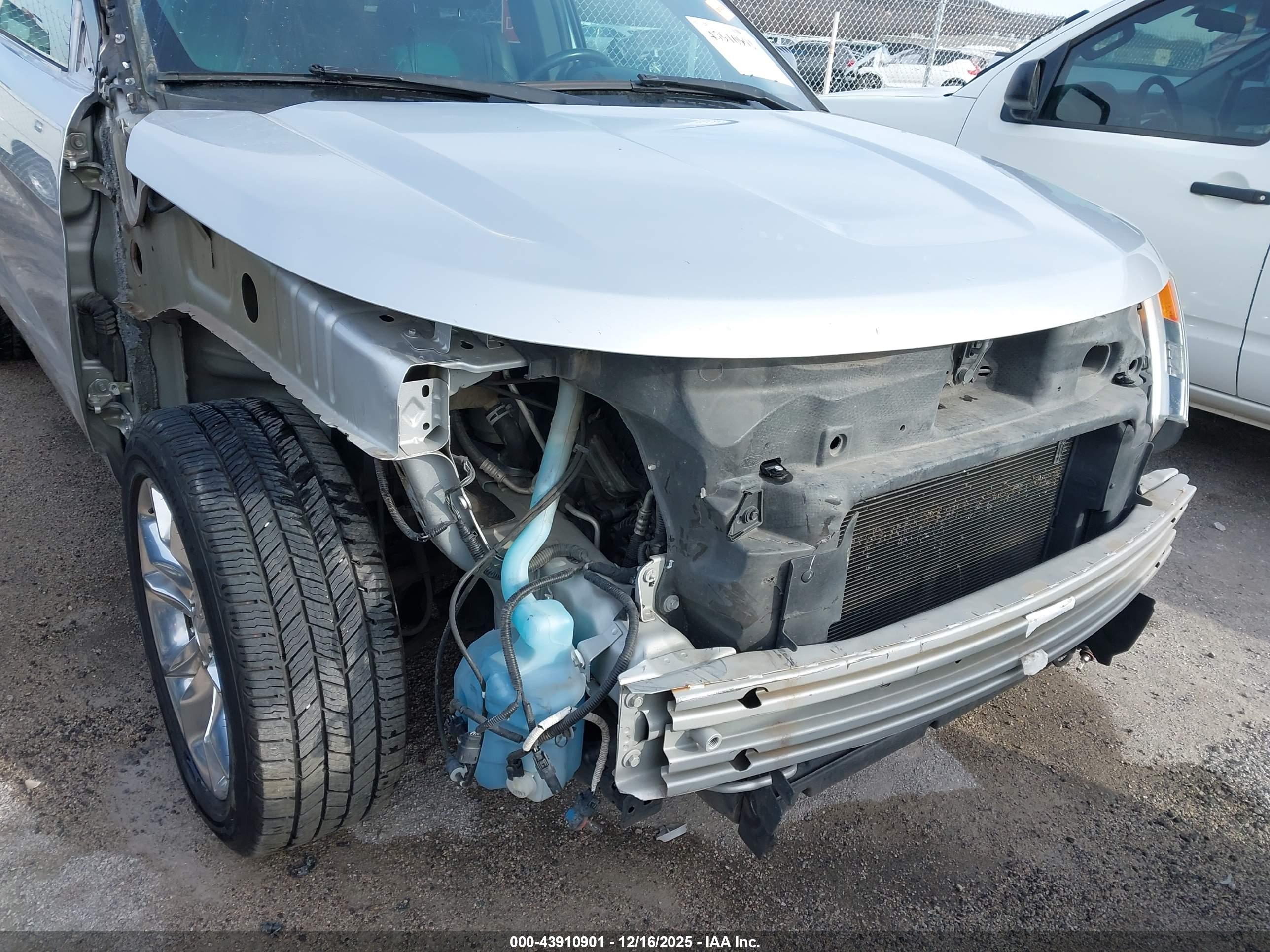 FORD EXPLORER image 6