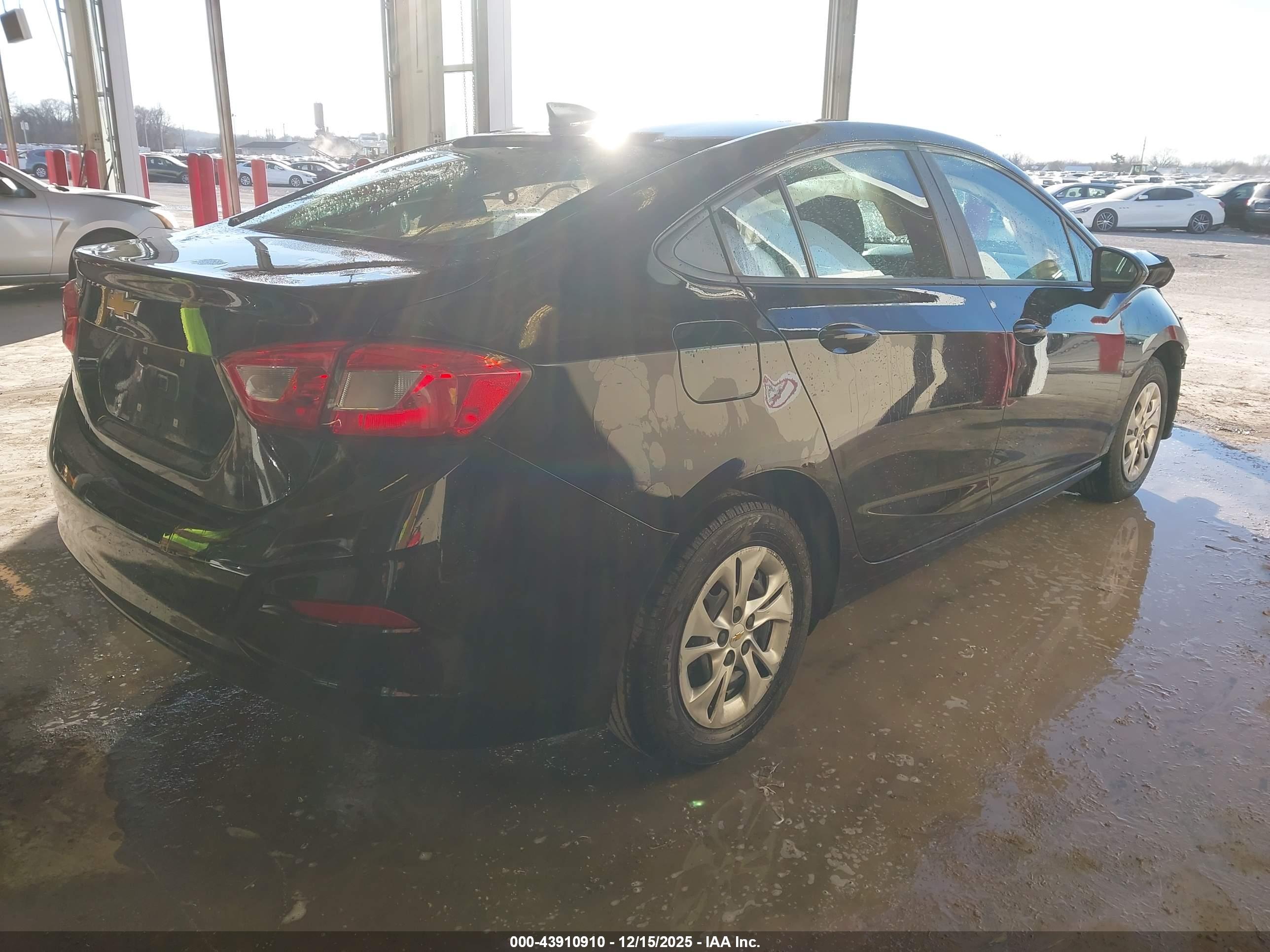 CHEVROLET CRUZE image 4