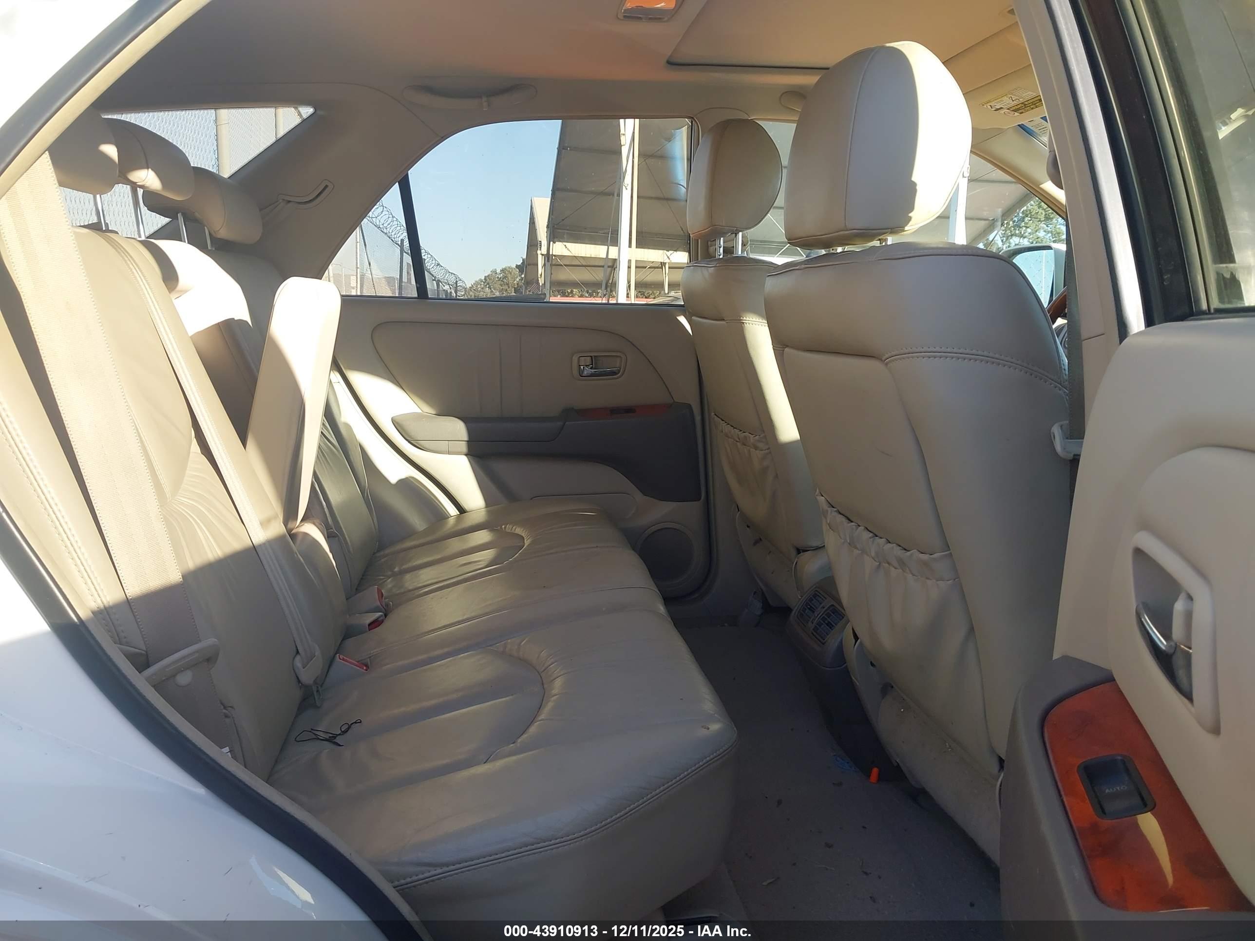 LEXUS RX image 8
