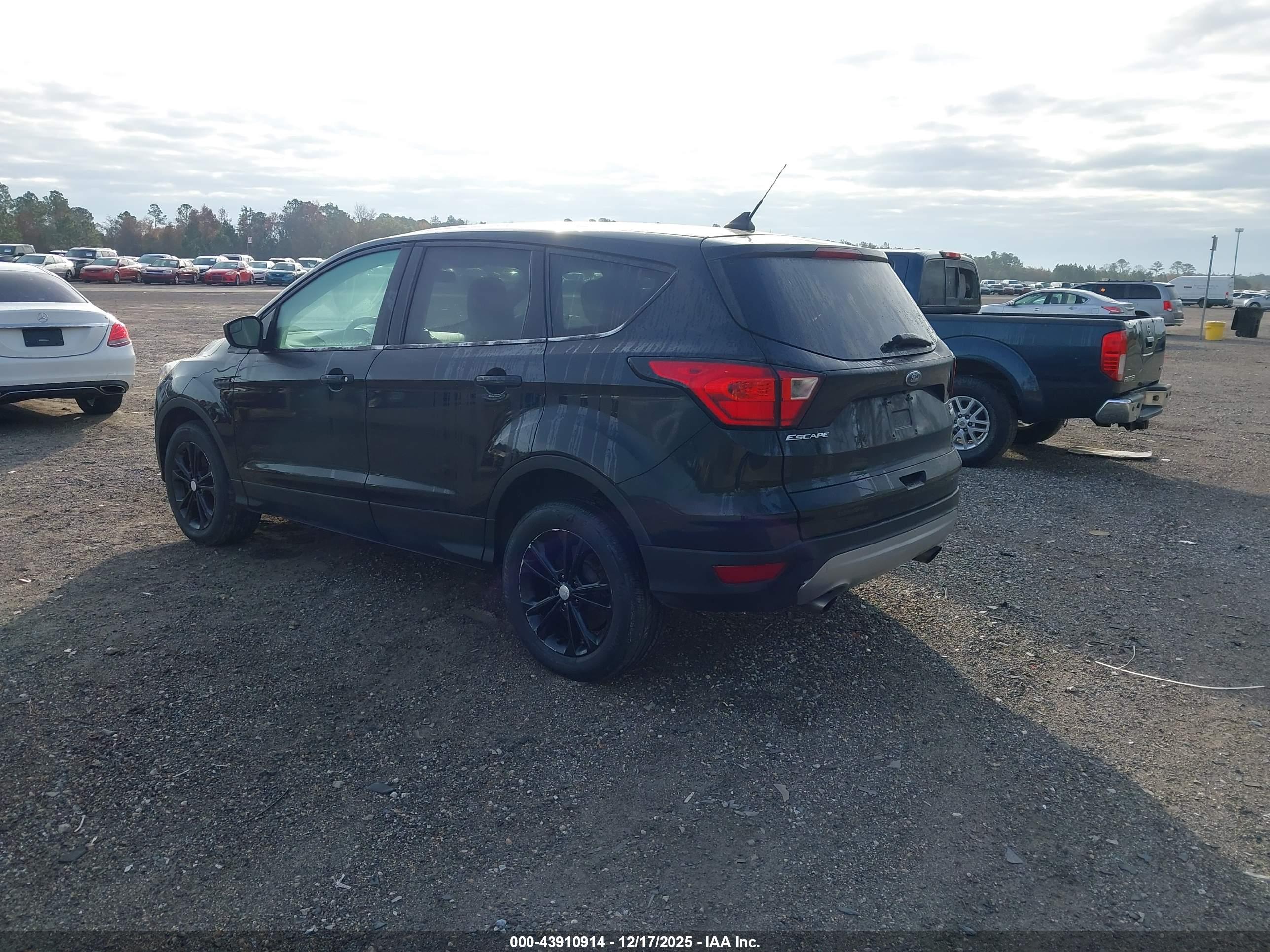 FORD ESCAPE image 3