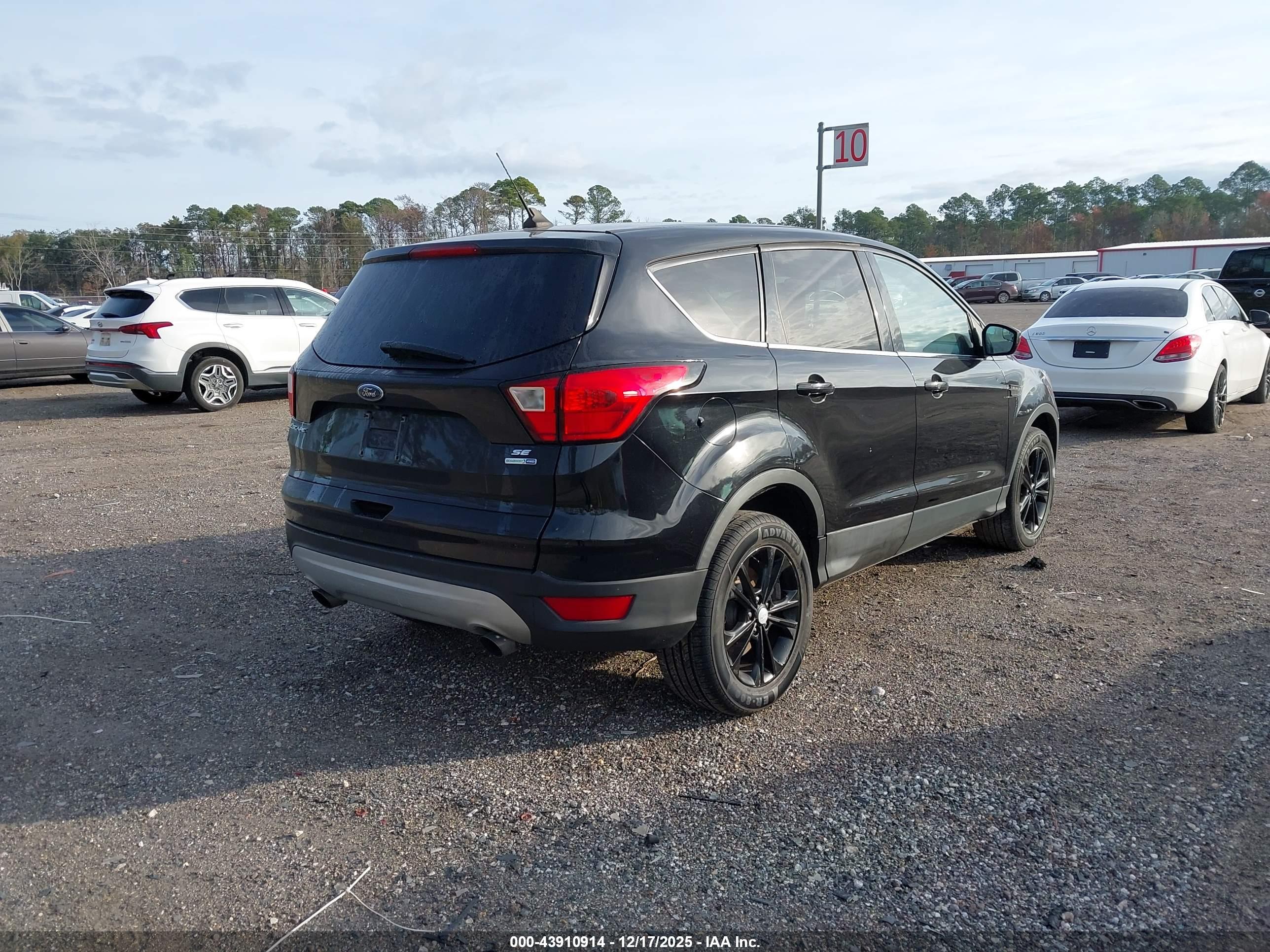 FORD ESCAPE image 4