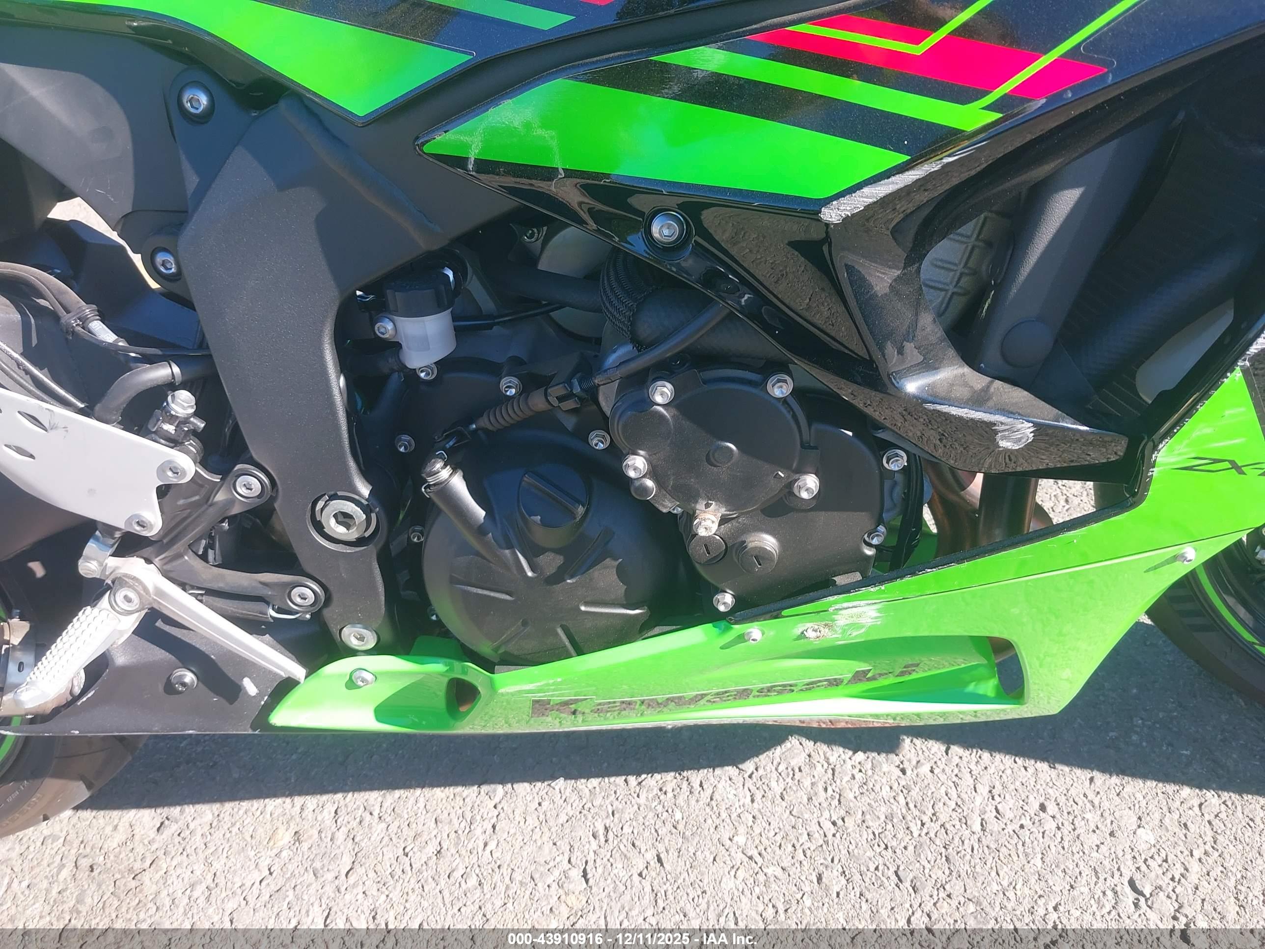 KAWASAKI ZX636 image 8