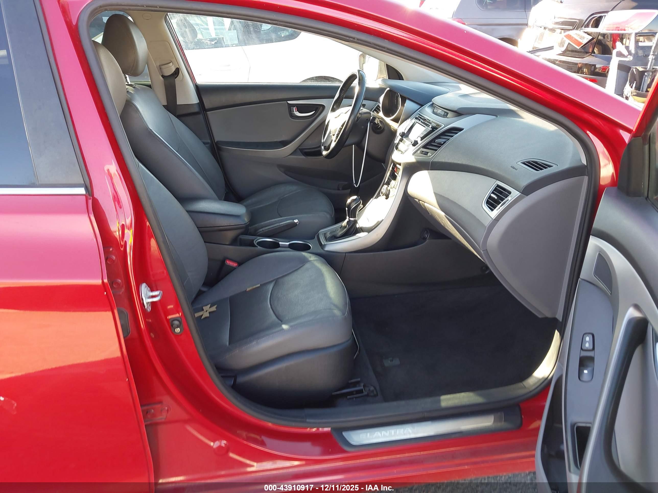 HYUNDAI ELANTRA image 5