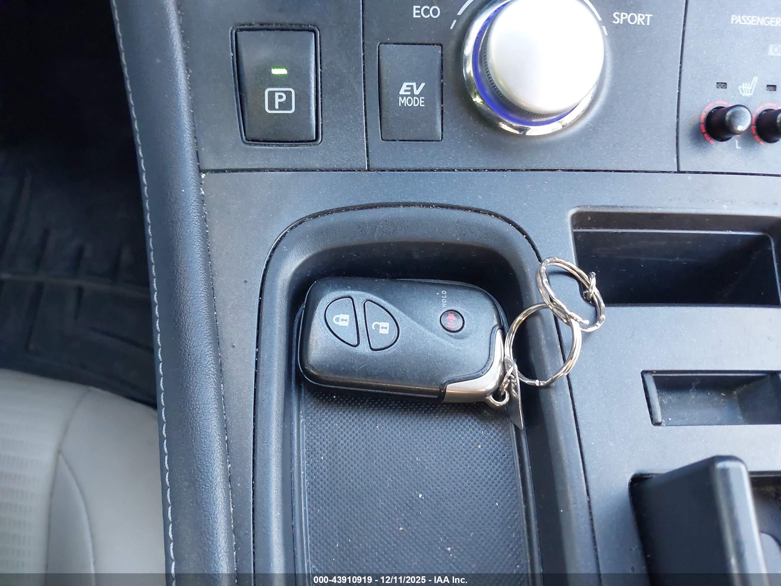 LEXUS CT image 11