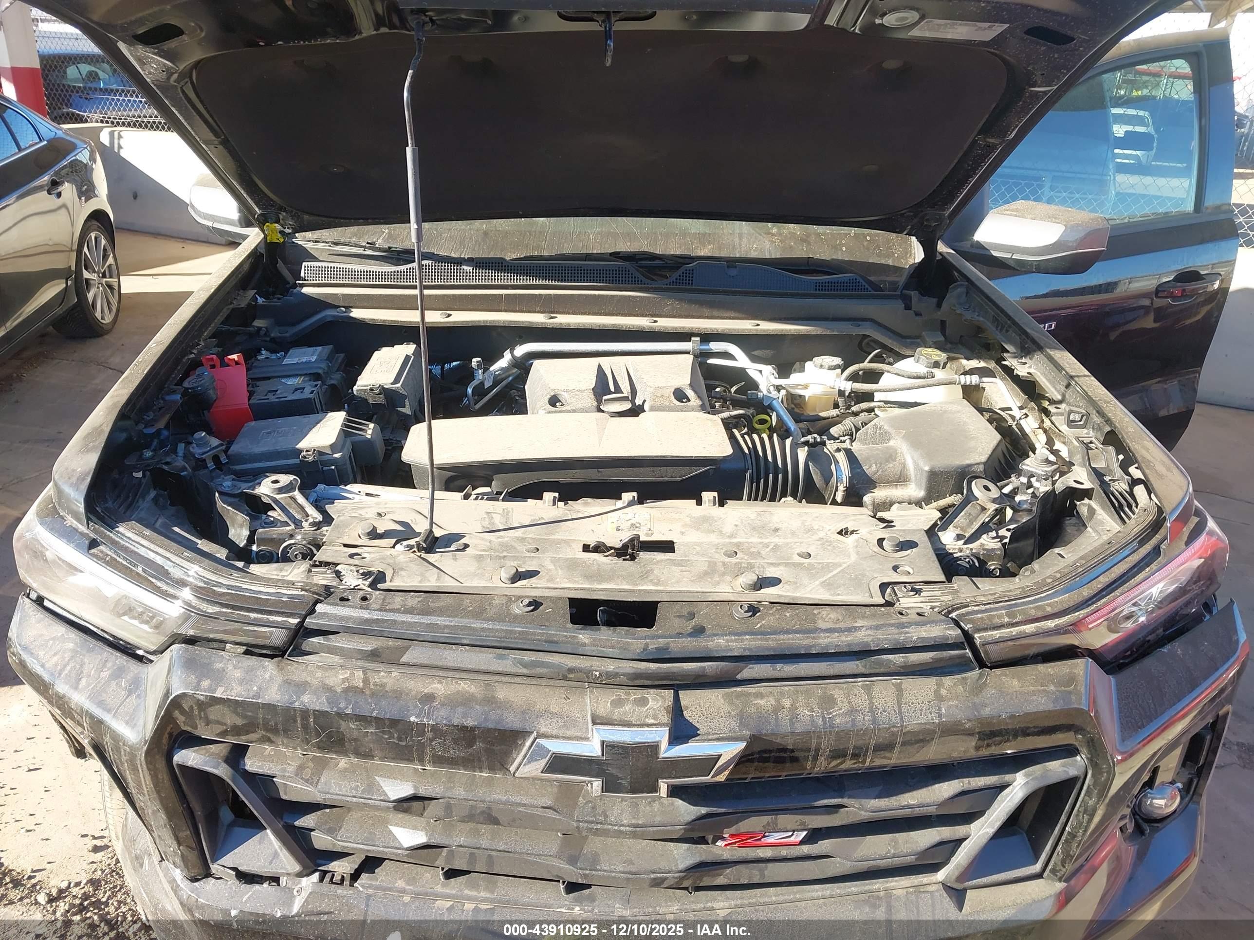 CHEVROLET COLORADO image 10