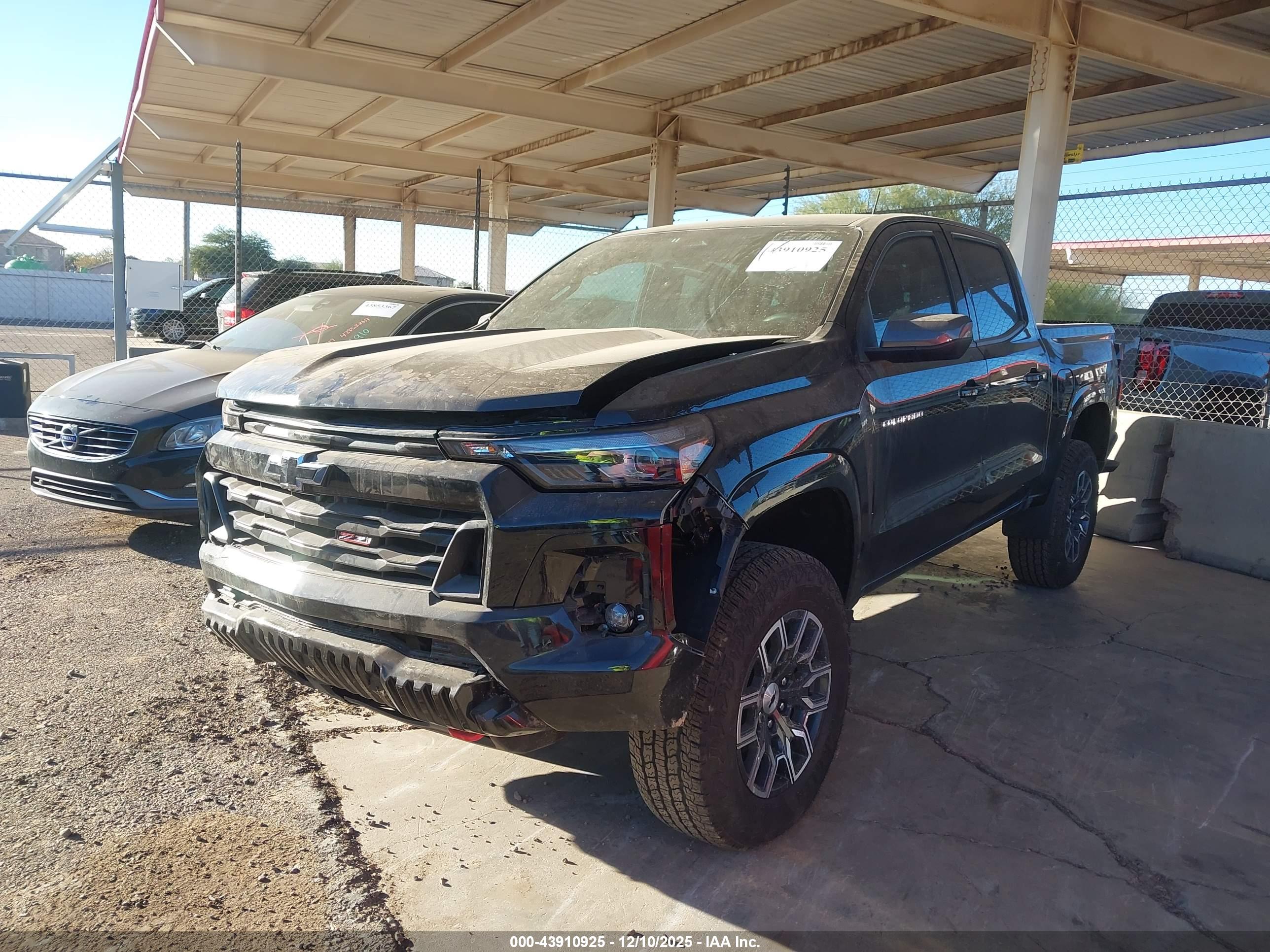 CHEVROLET COLORADO image 2