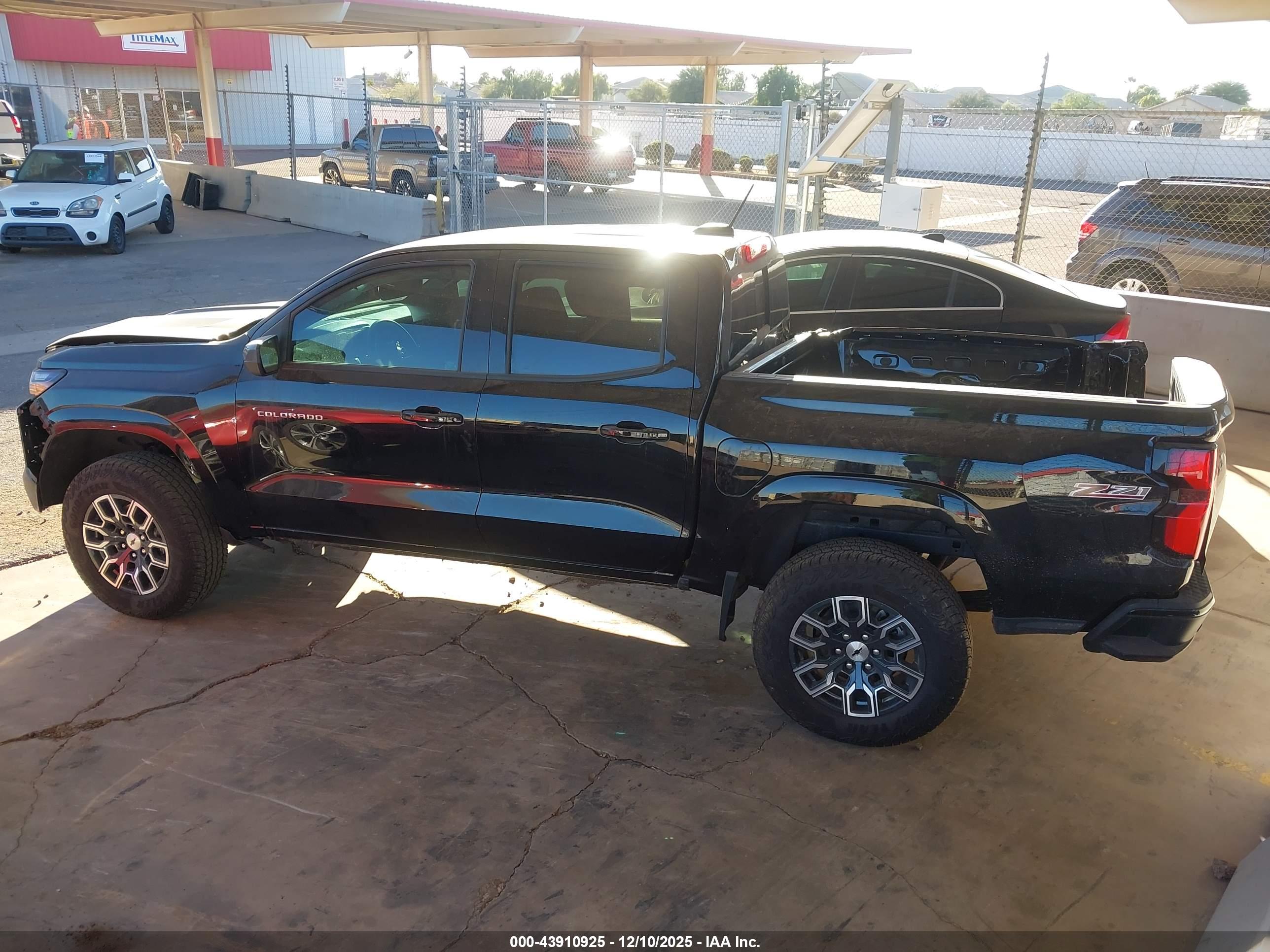 CHEVROLET COLORADO image 3