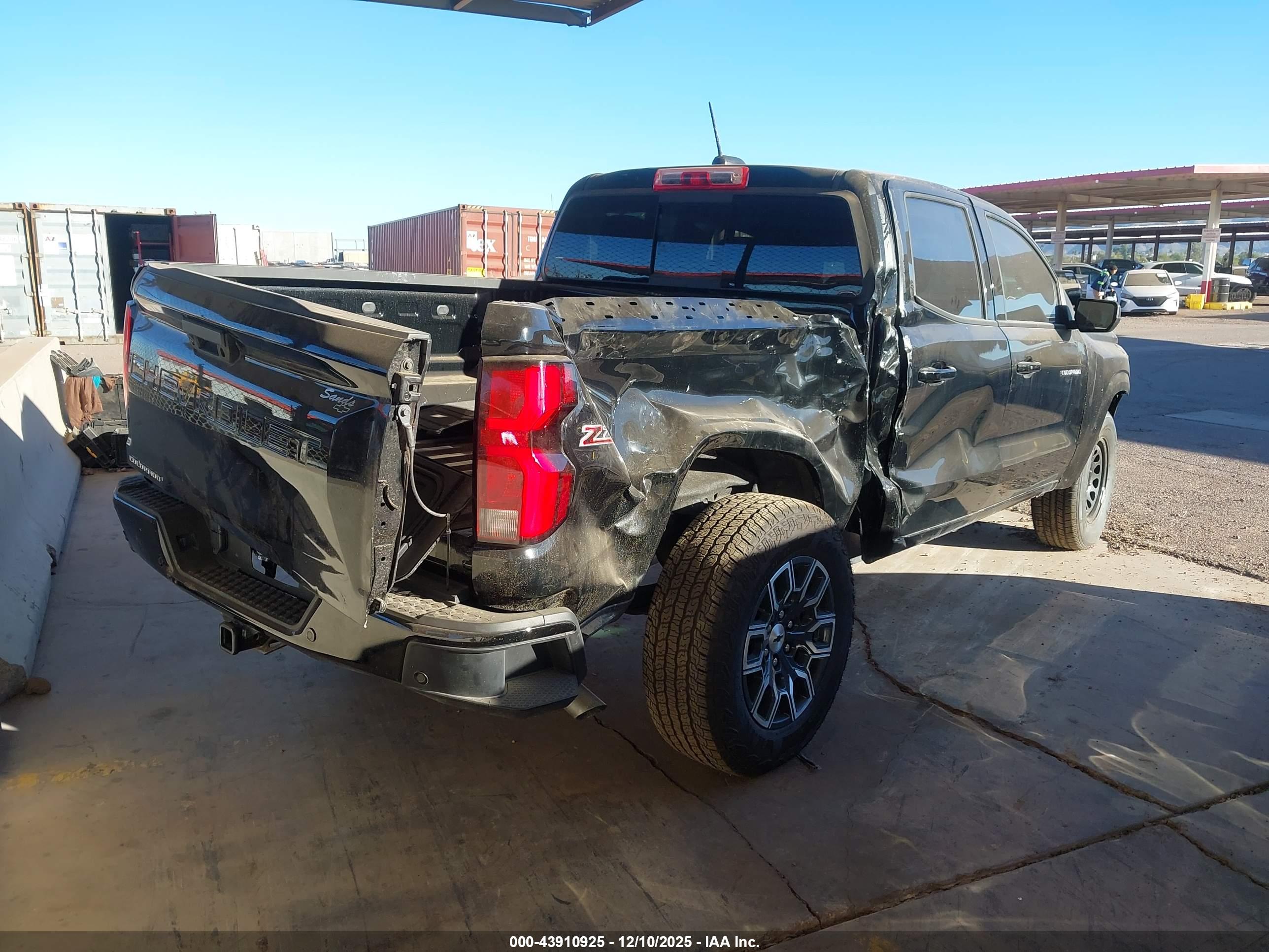 CHEVROLET COLORADO image 4