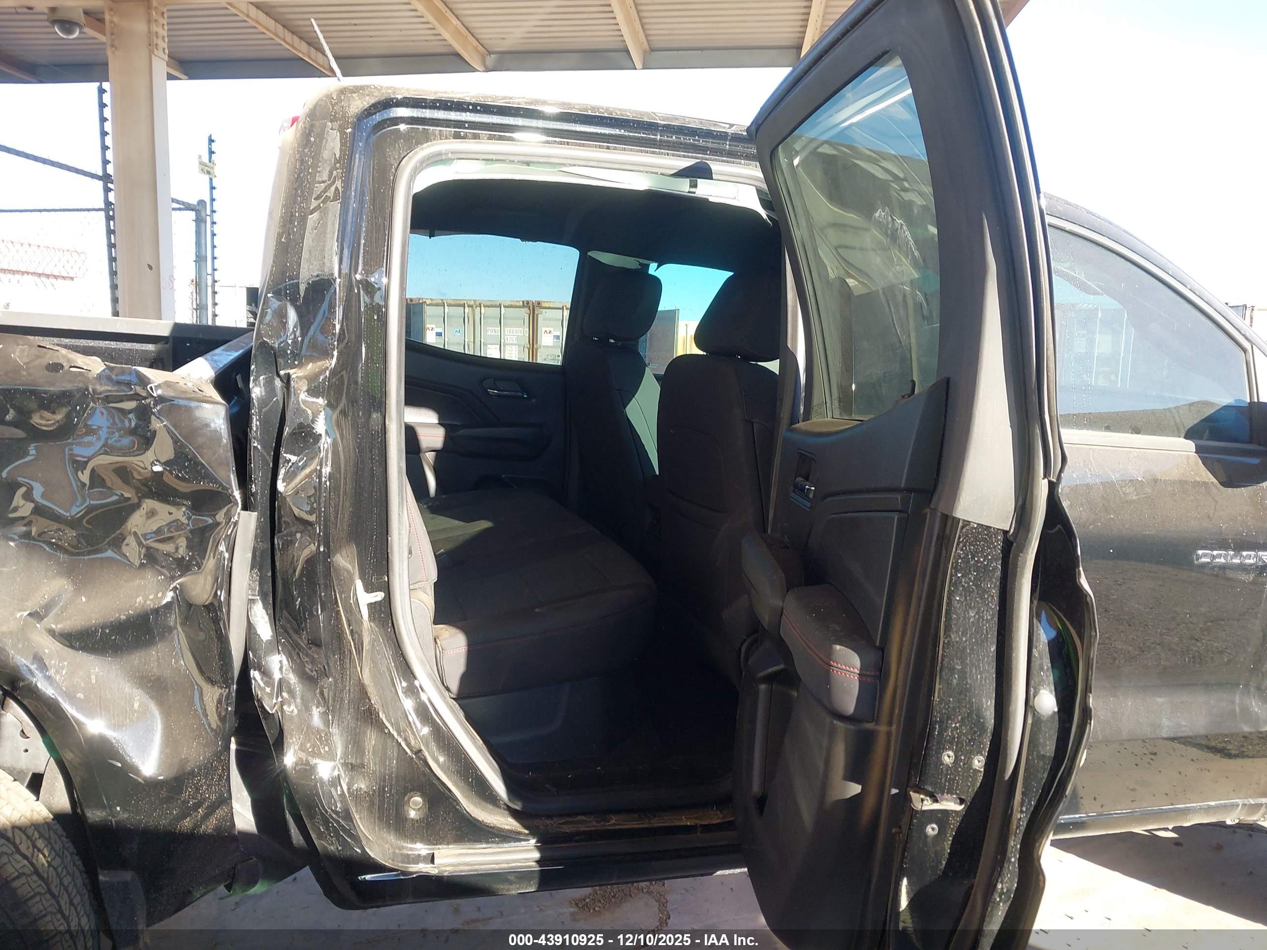 CHEVROLET COLORADO image 8