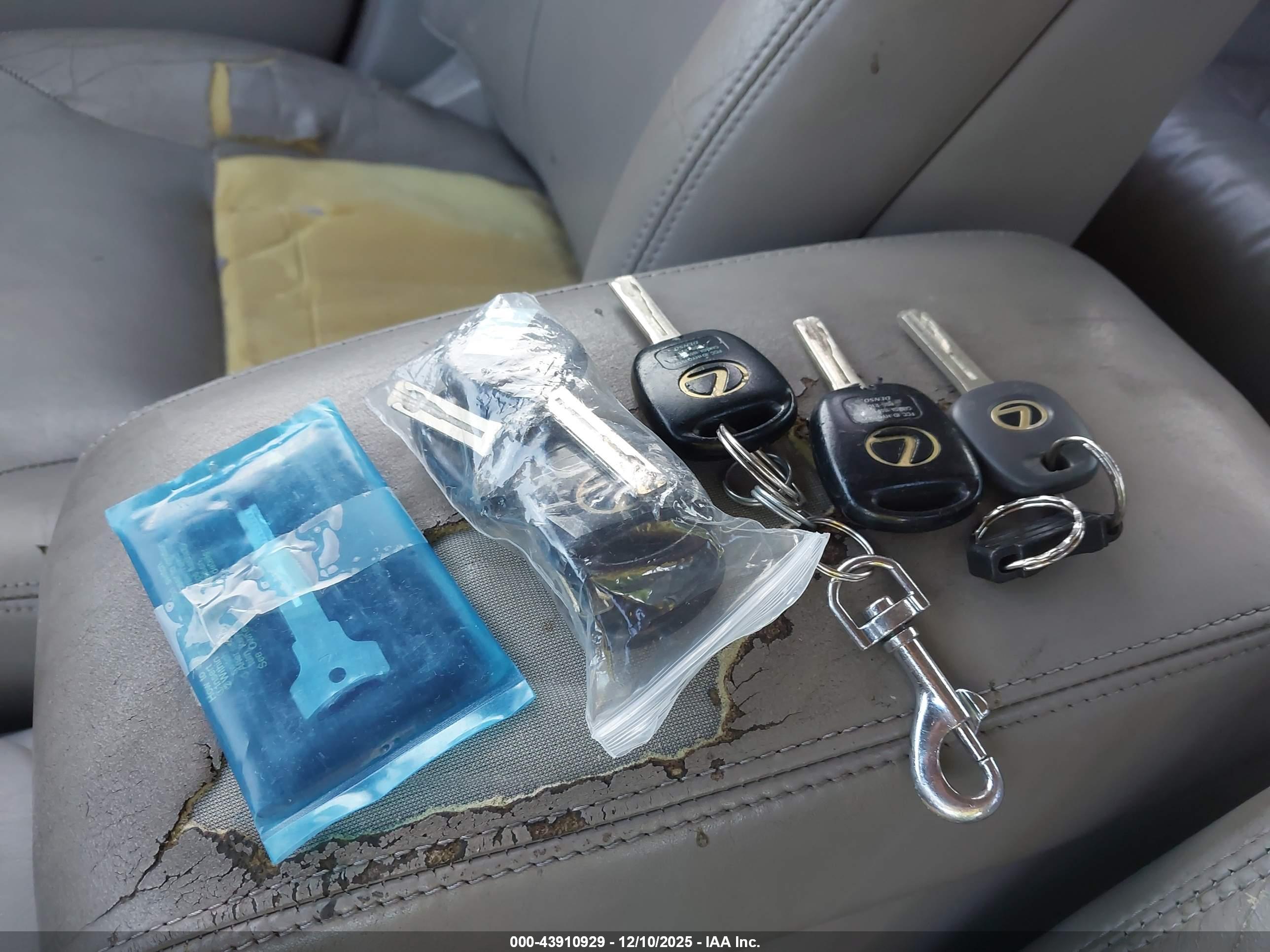 LEXUS ES image 11