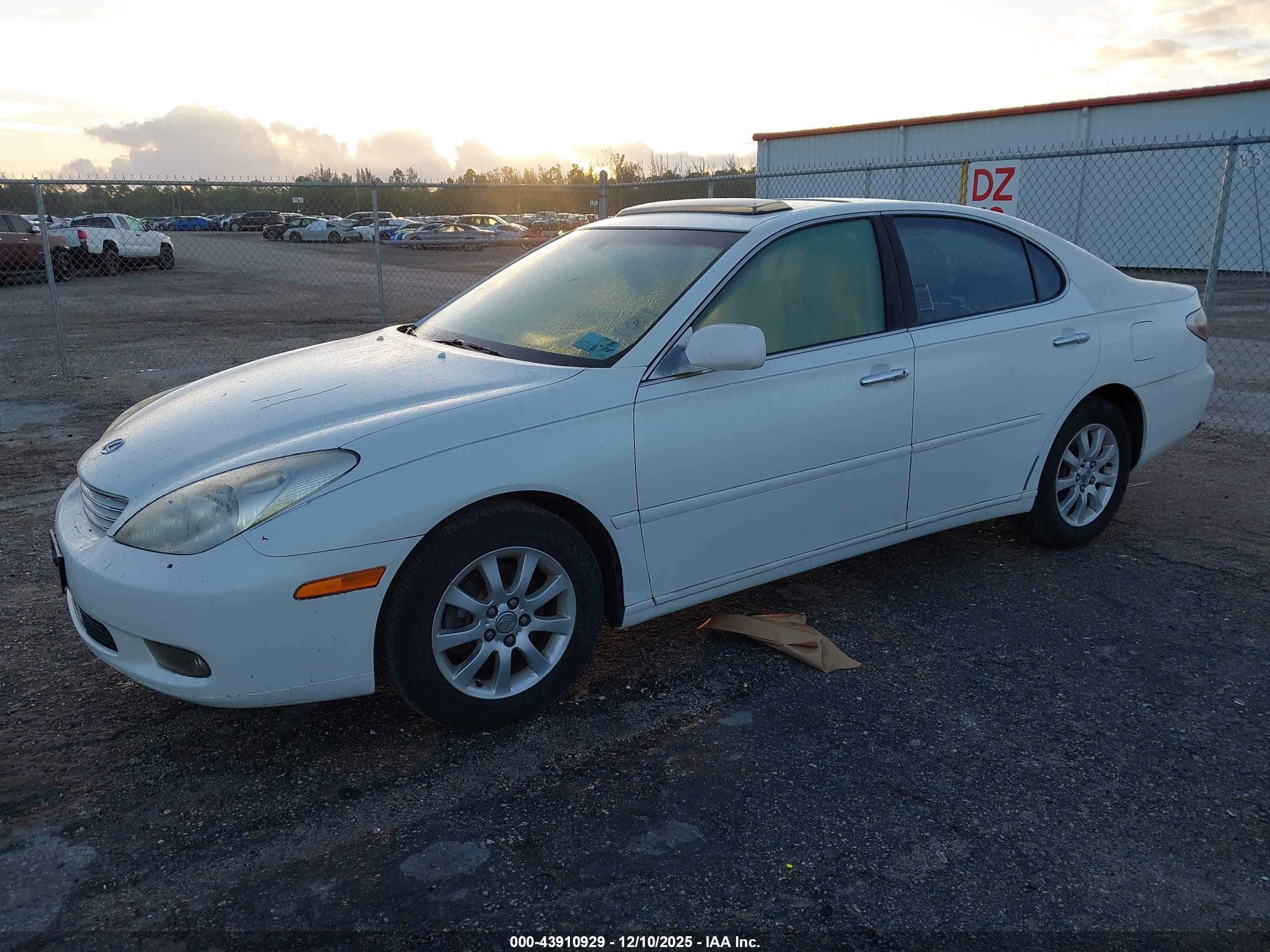 LEXUS ES image 2