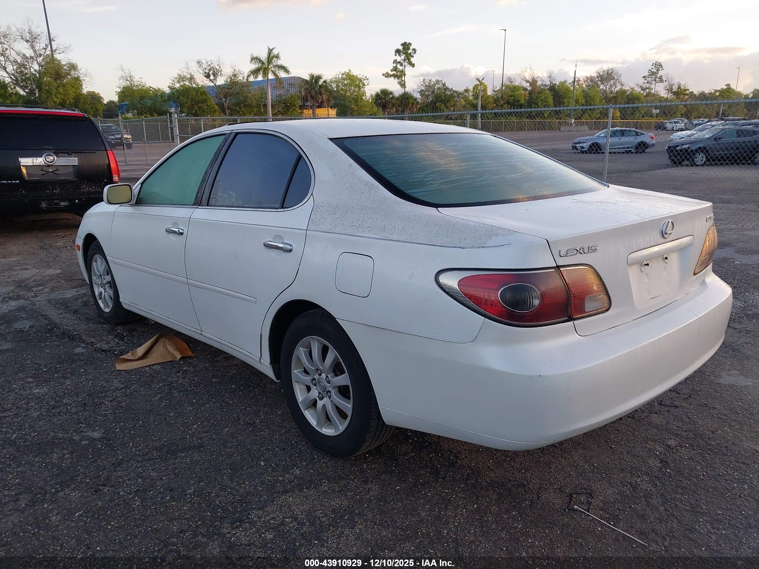 LEXUS ES image 3
