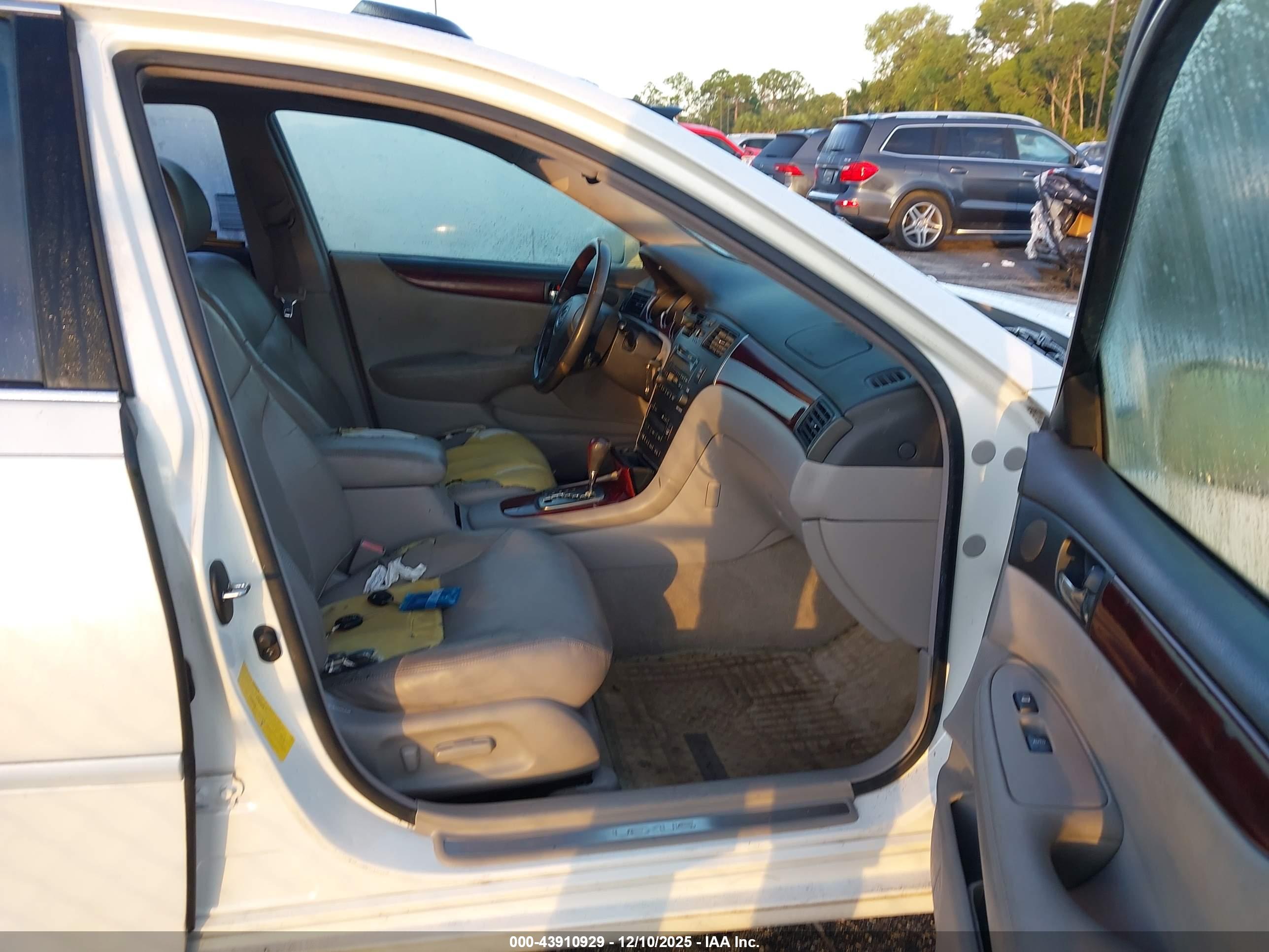 LEXUS ES image 5