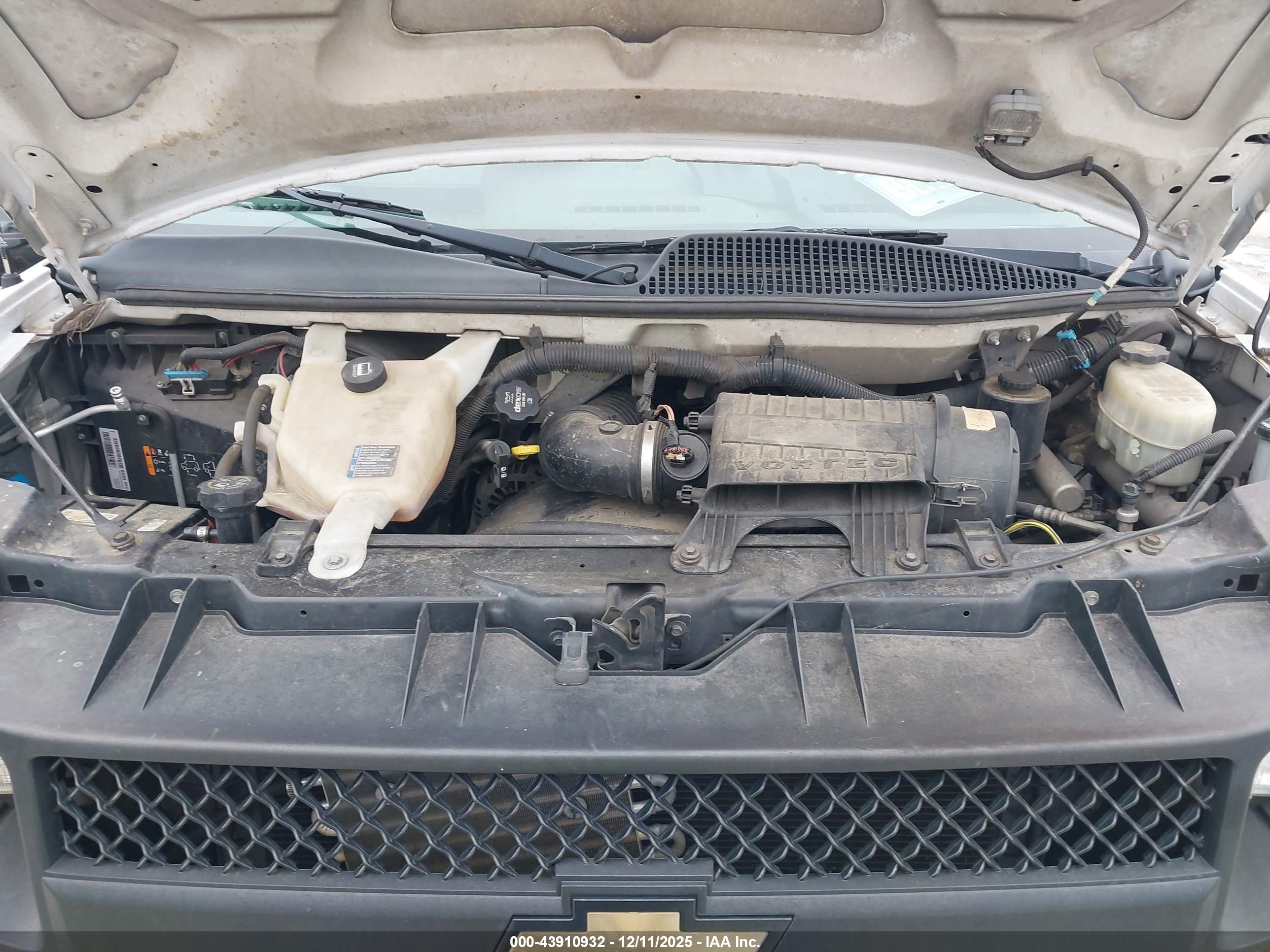 CHEVROLET EXPRESS image 10