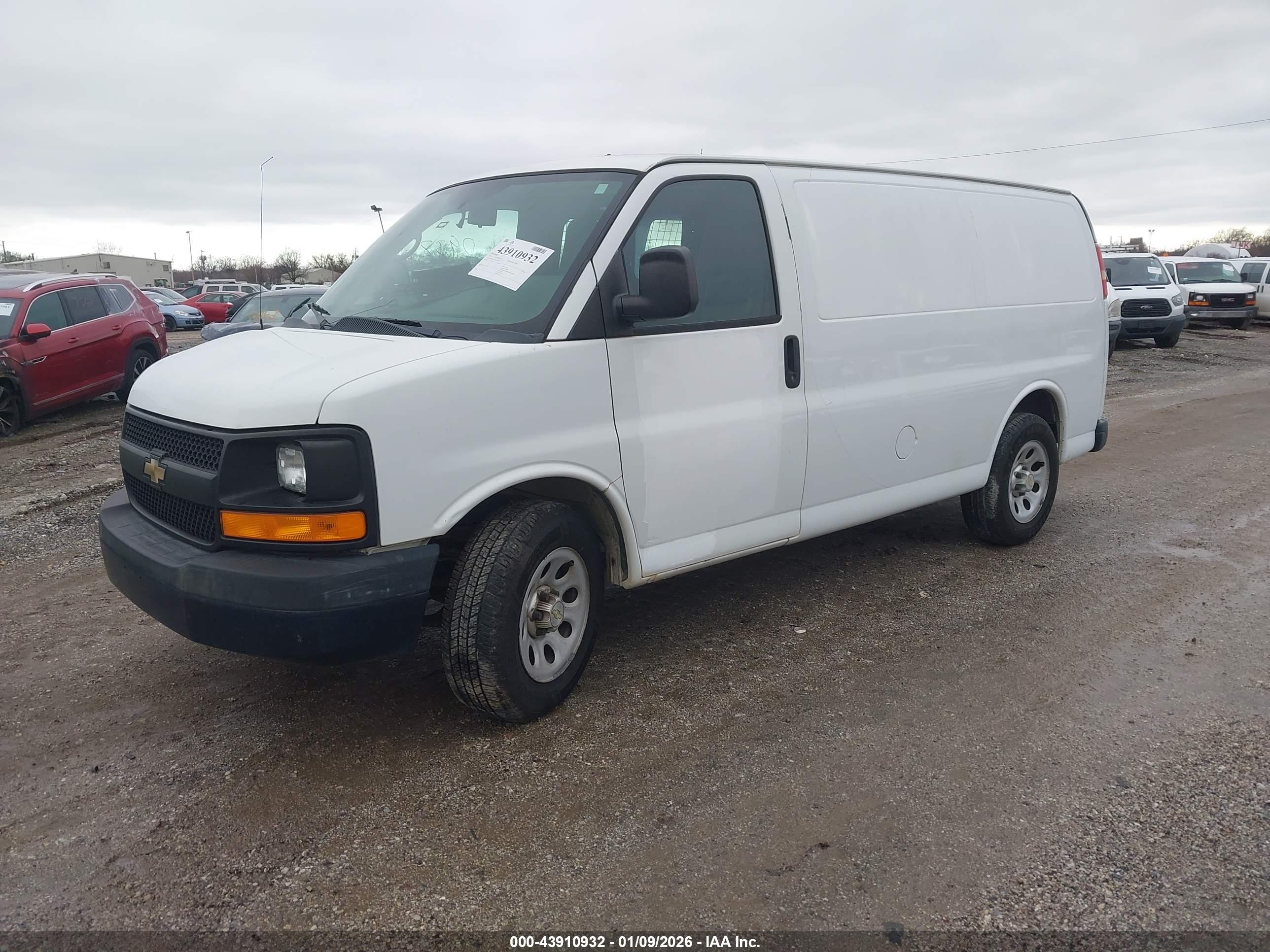 CHEVROLET EXPRESS image 2
