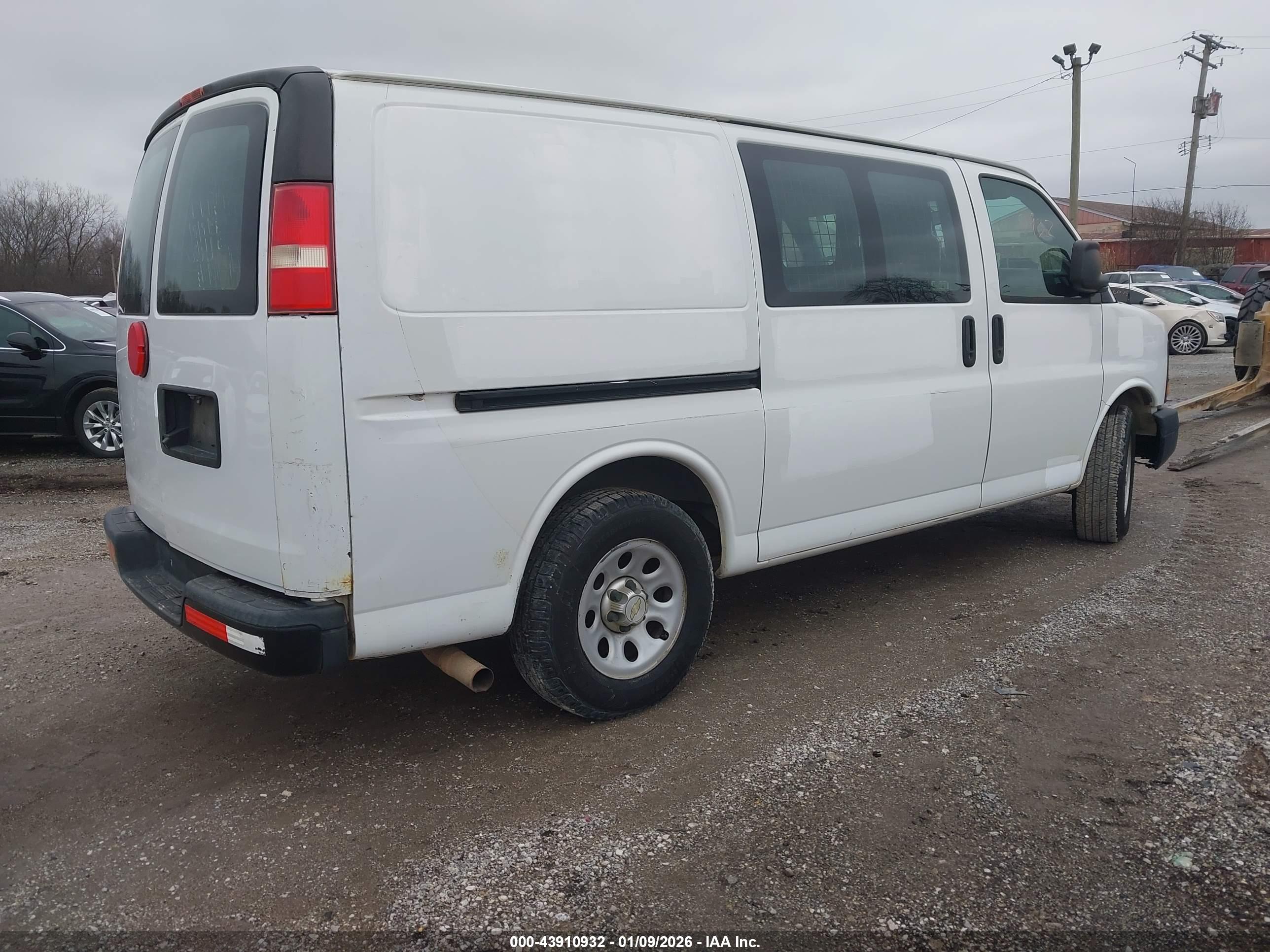 CHEVROLET EXPRESS image 4