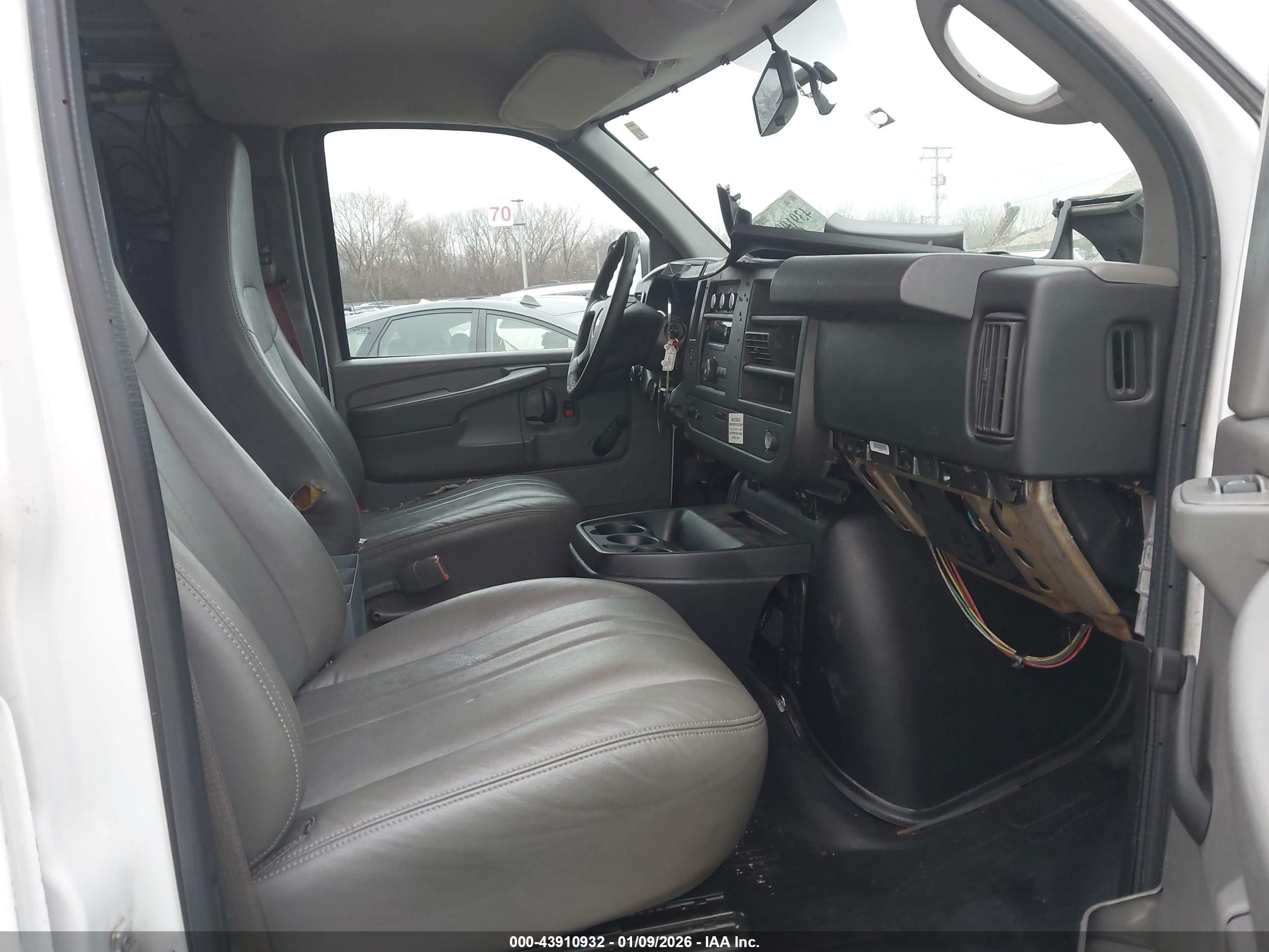 CHEVROLET EXPRESS image 5