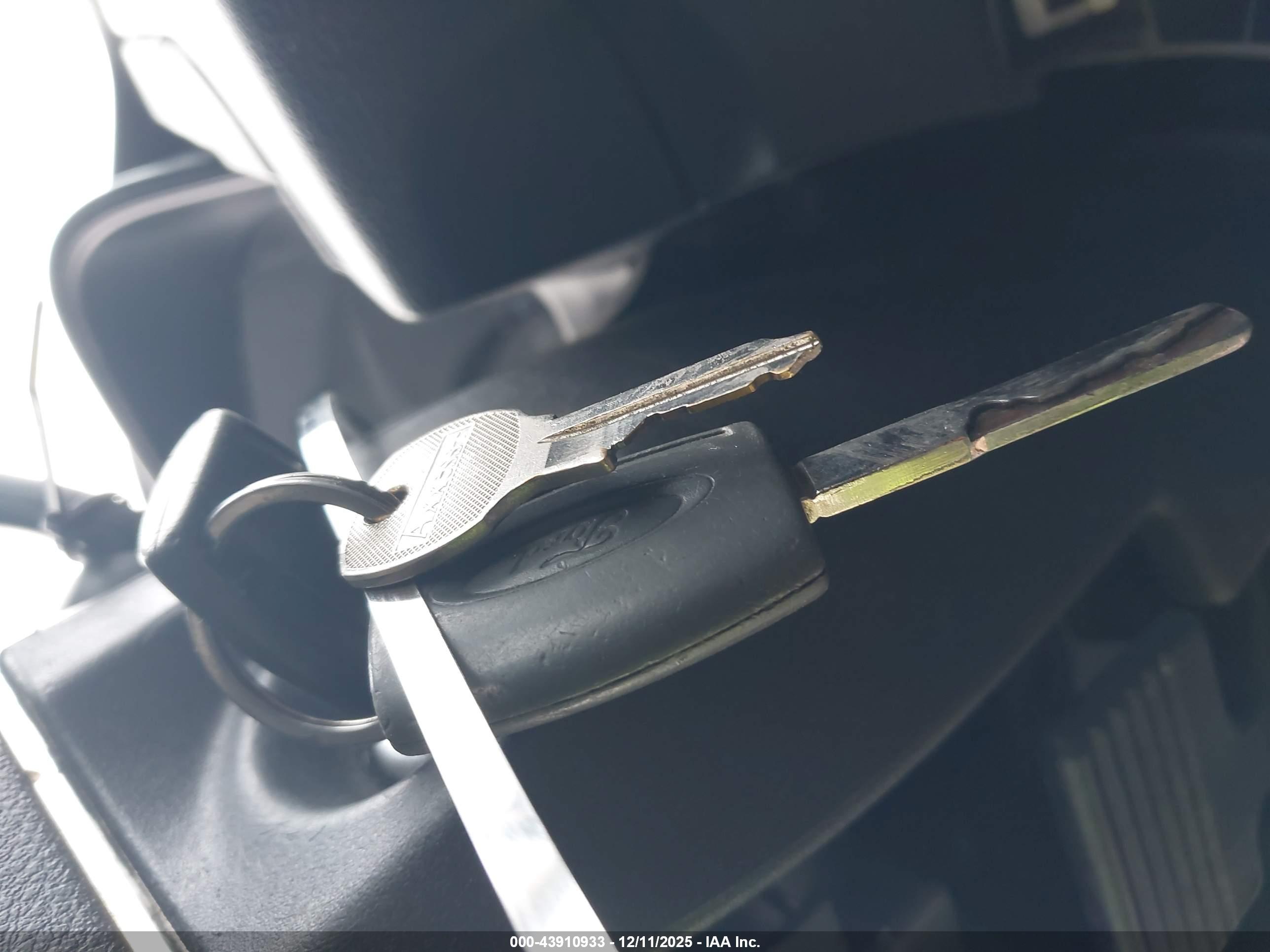 FORD TRANSIT-150 image 11