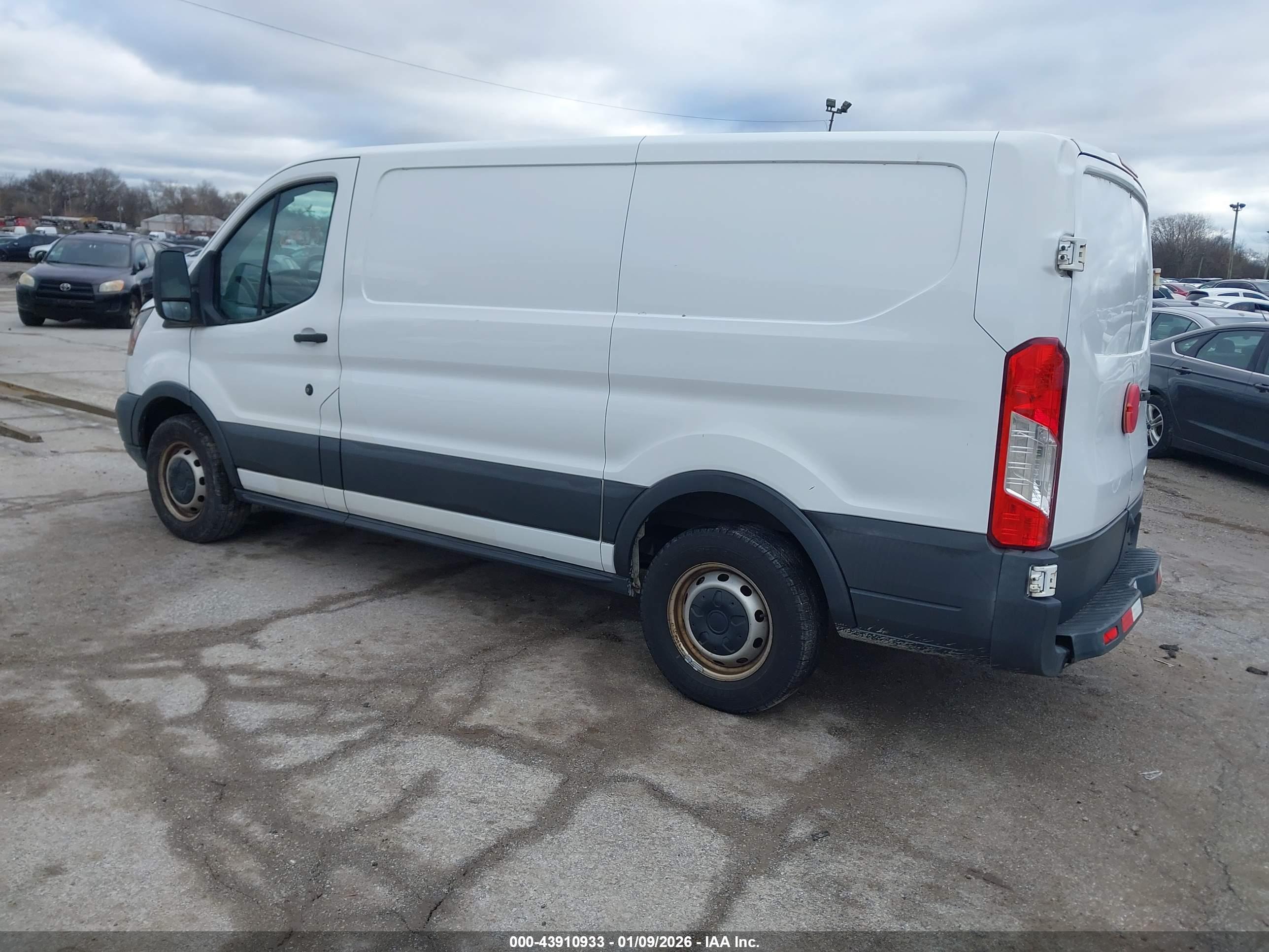 FORD TRANSIT-150 image 3