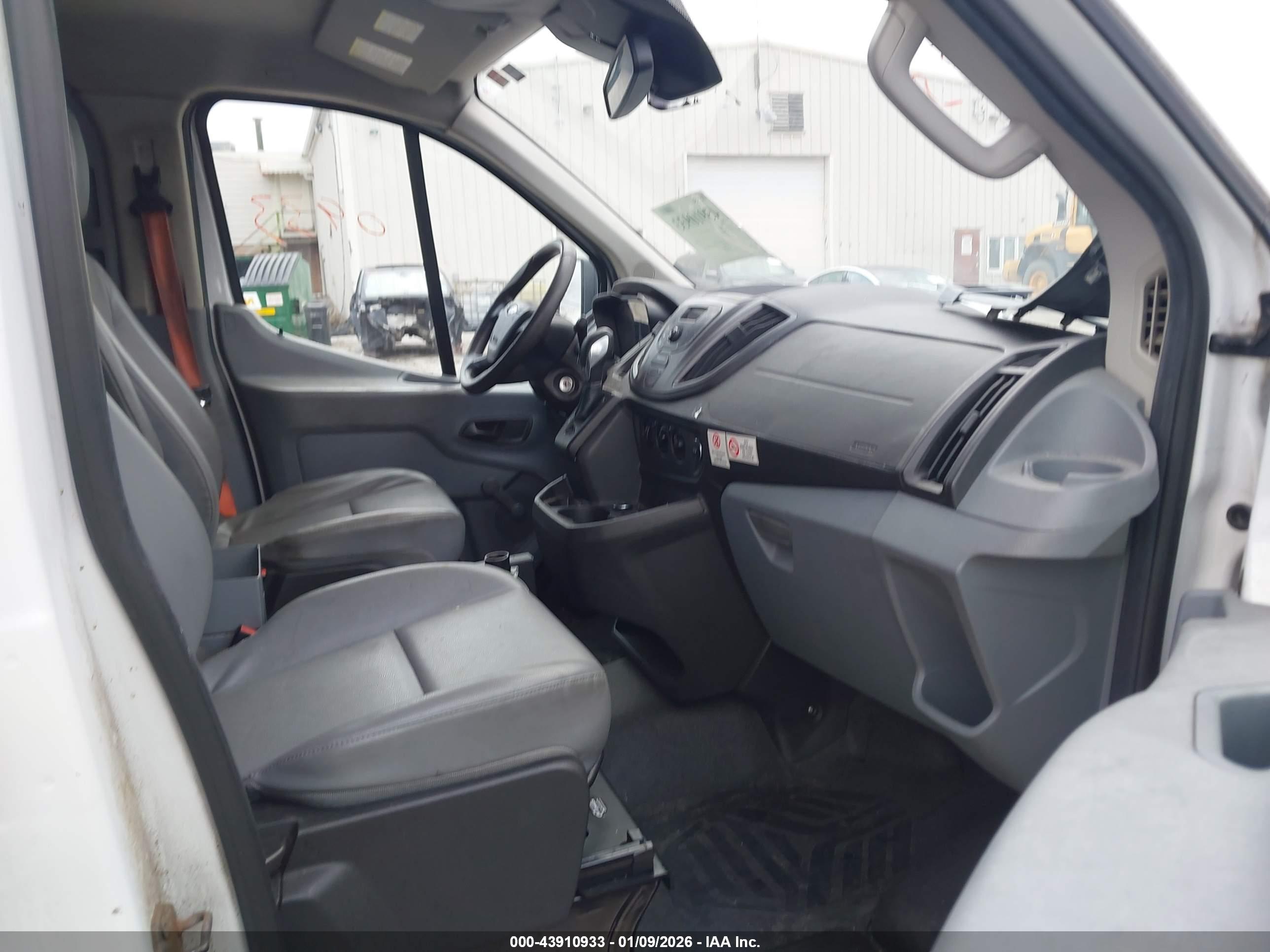 FORD TRANSIT-150 image 5