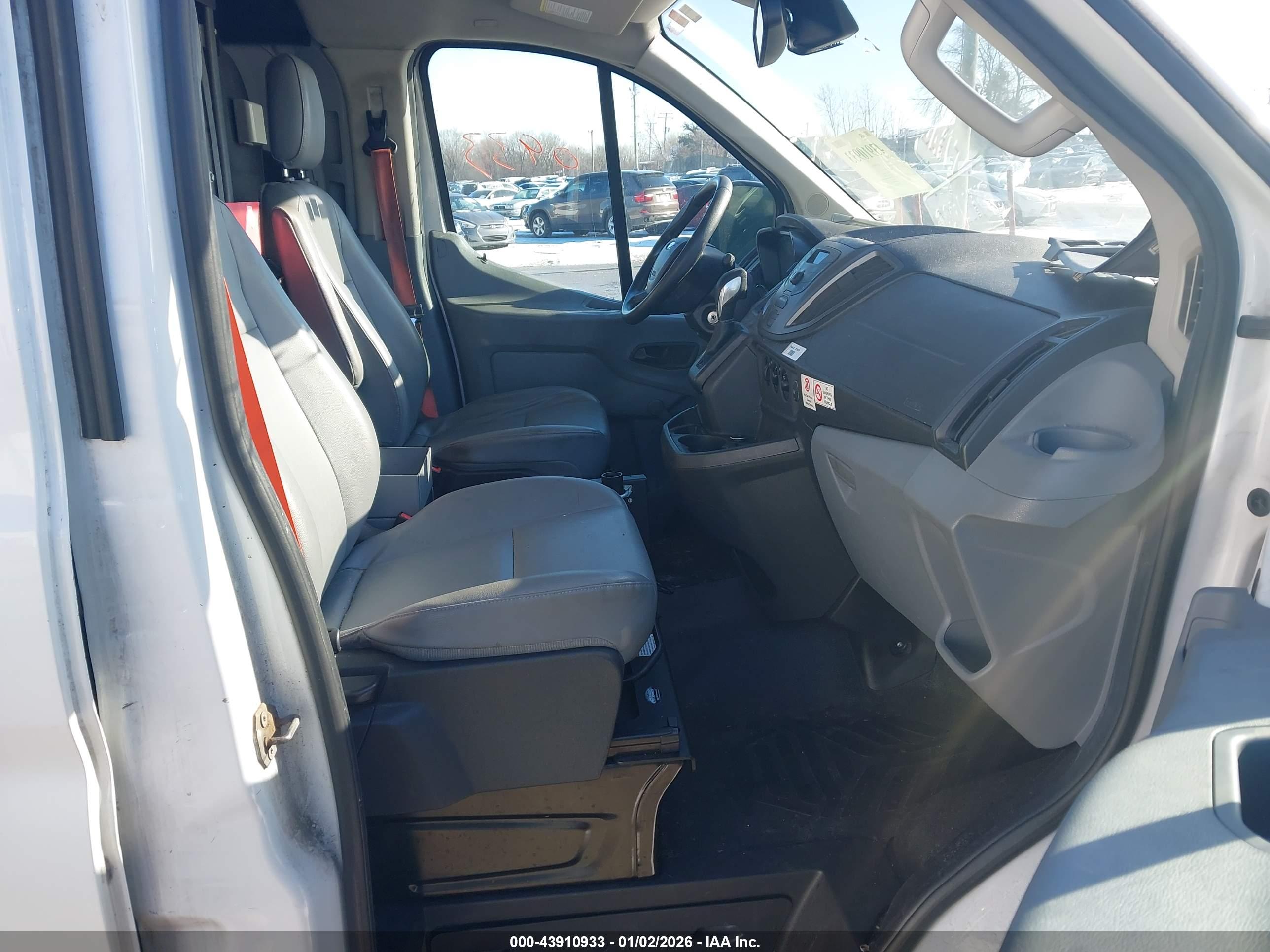 FORD TRANSIT-150 image 8