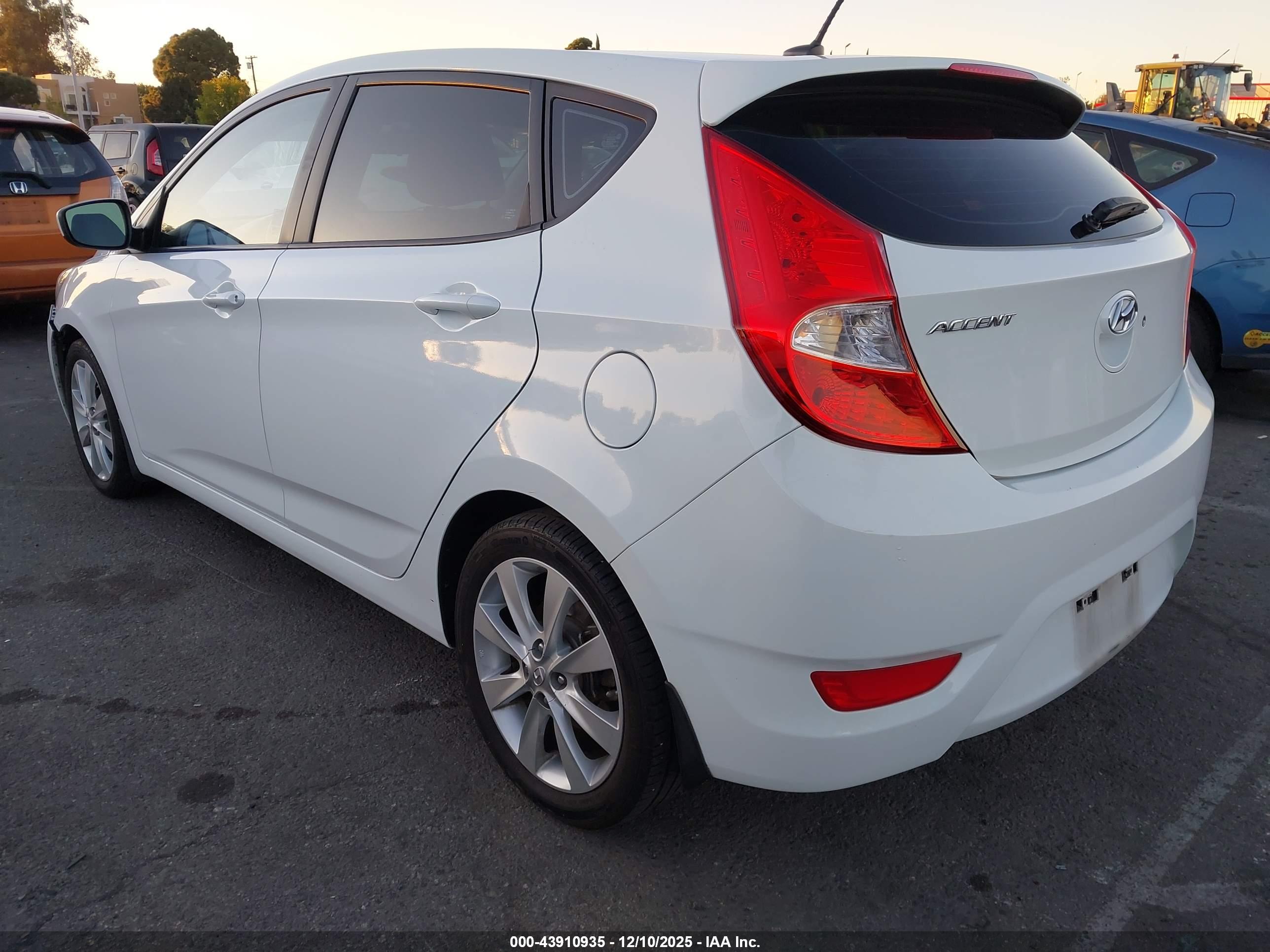 HYUNDAI ACCENT image 3