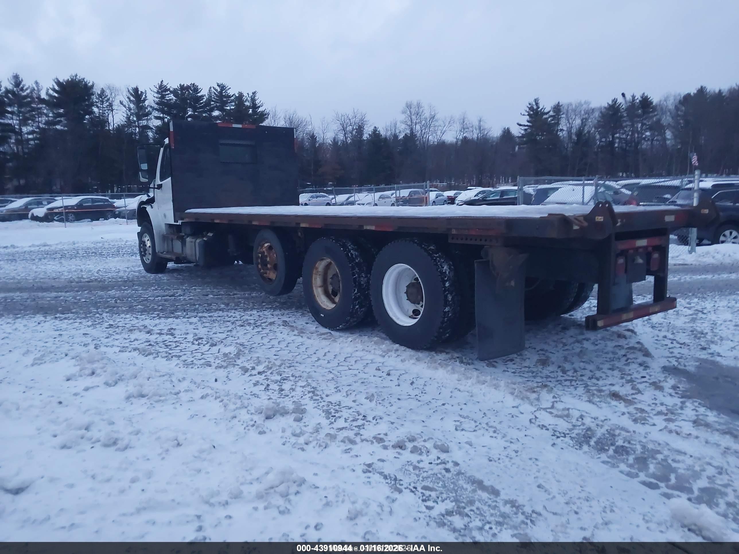 FREIGHTLINER M2 image 4