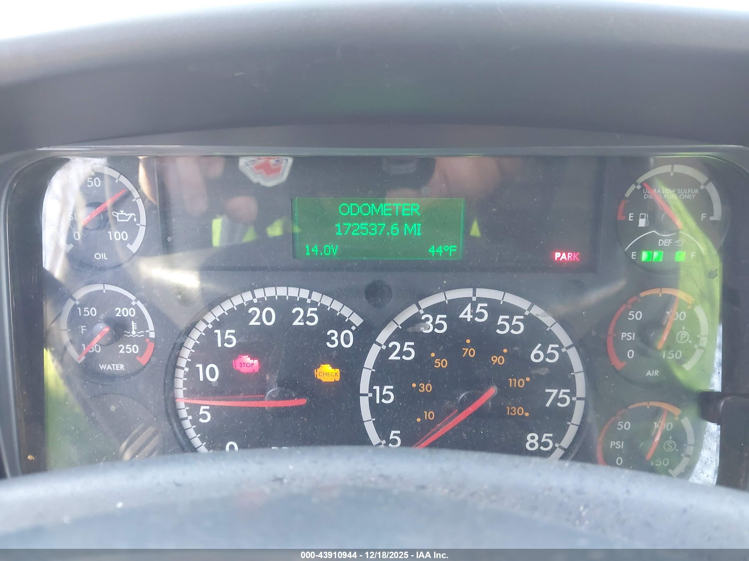 FREIGHTLINER M2 image 6