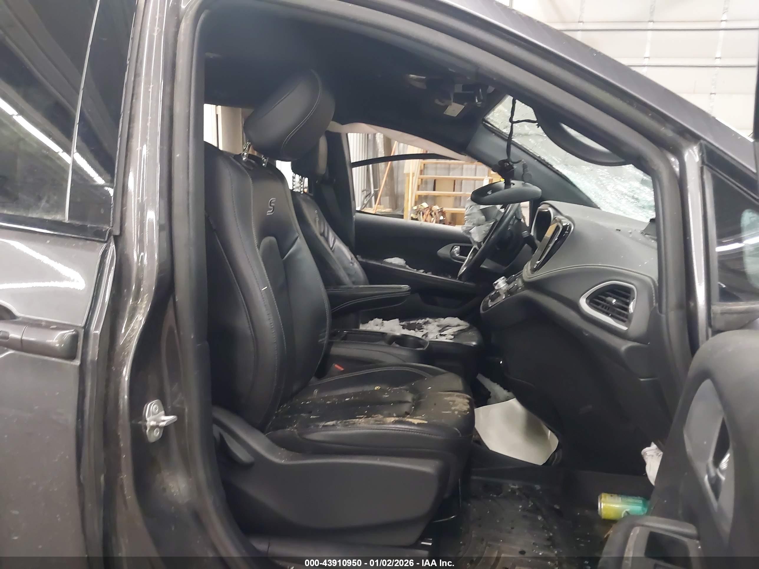 CHRYSLER PACIFICA image 5