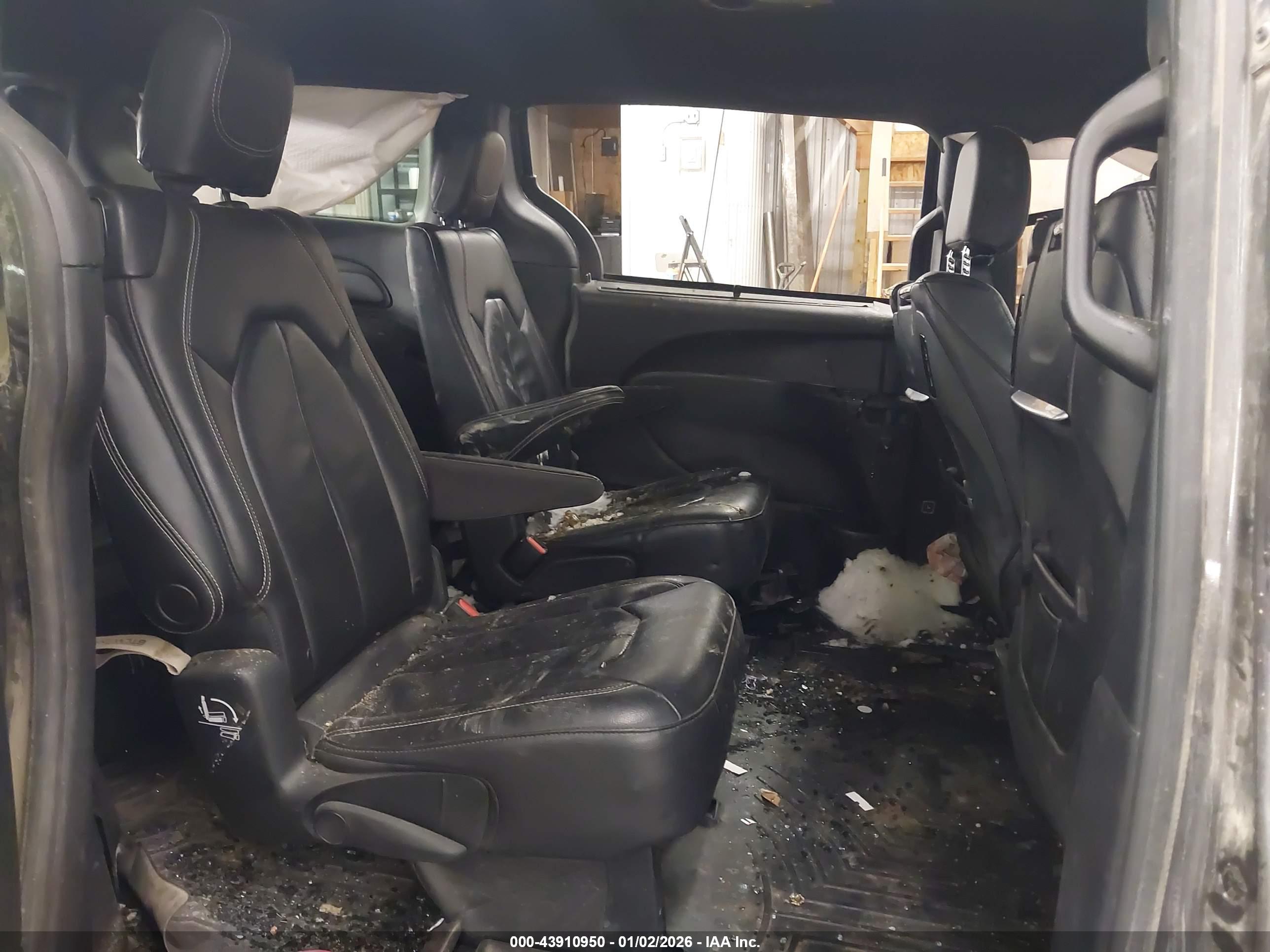 CHRYSLER PACIFICA image 8