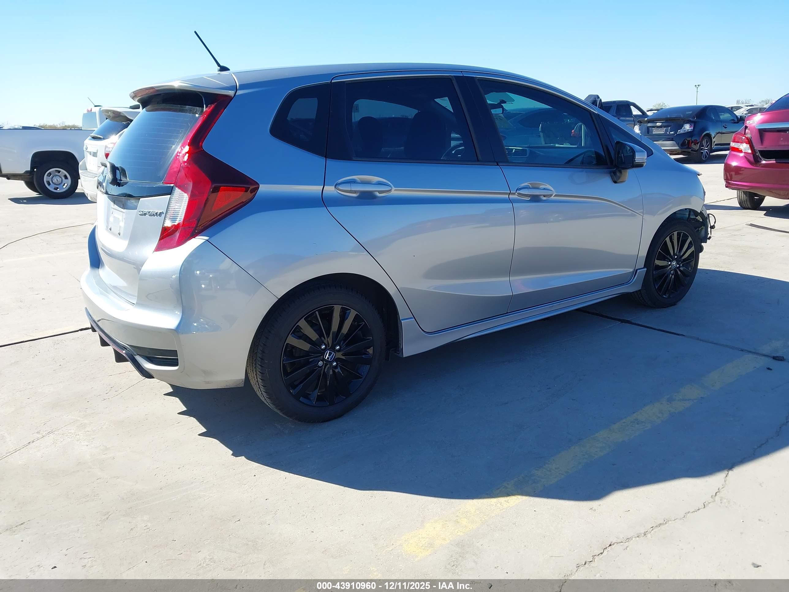 HONDA FIT image 4