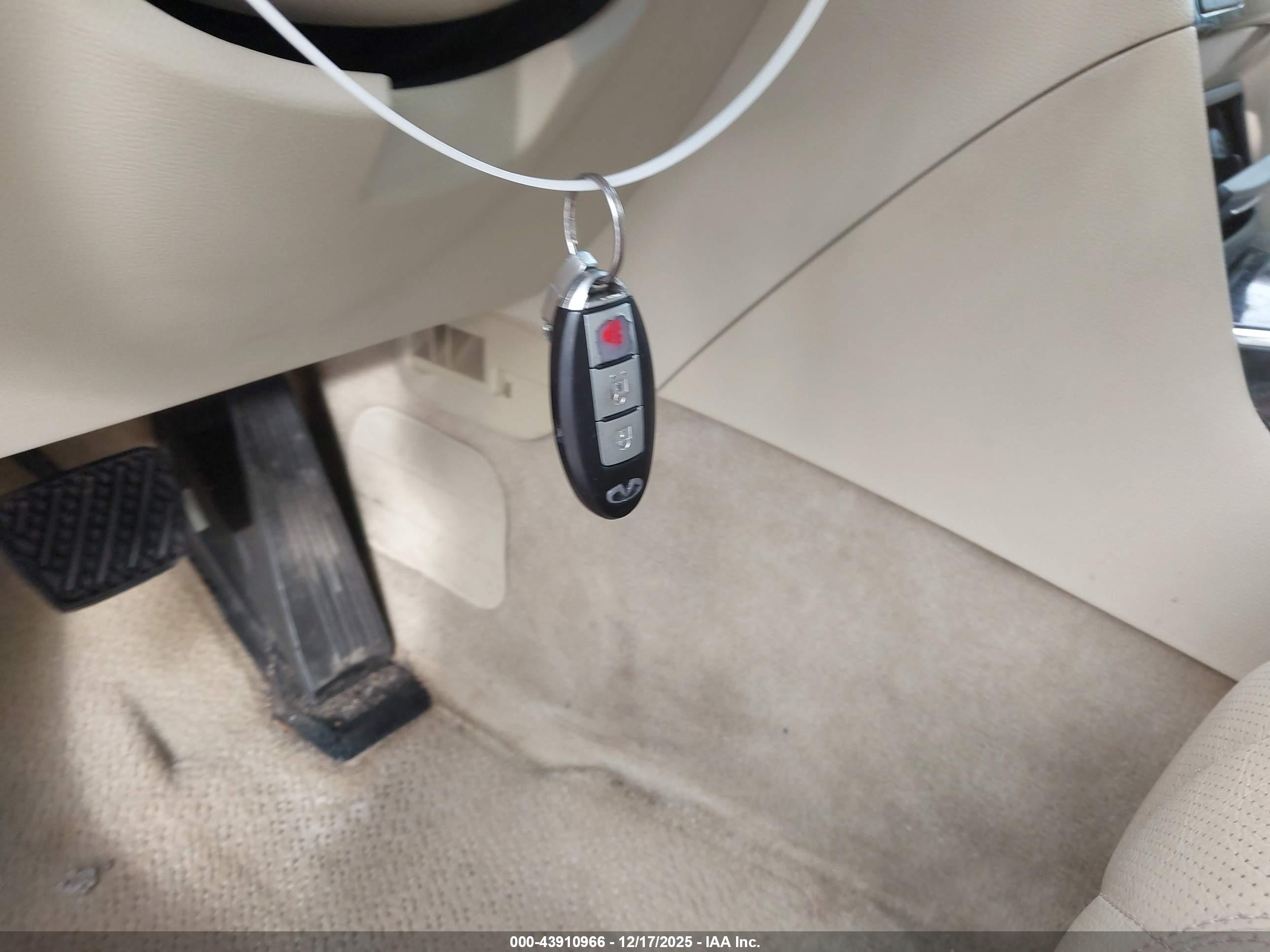 INFINITI FX35 image 11