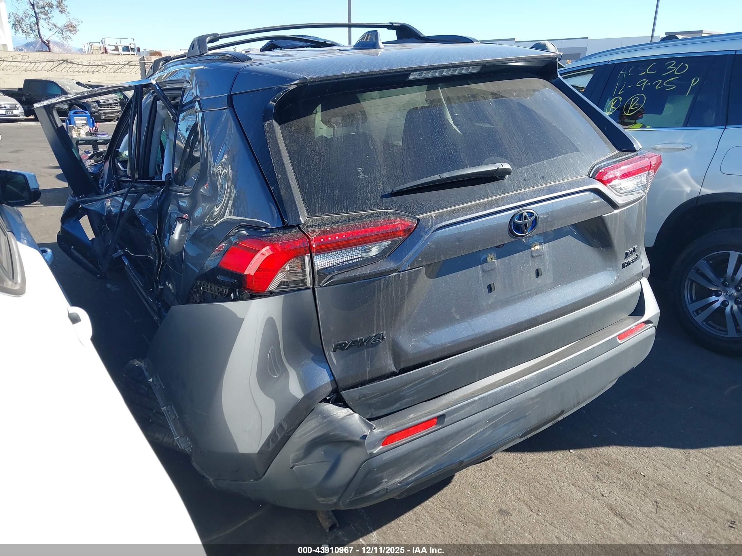 TOYOTA RAV4 image 3