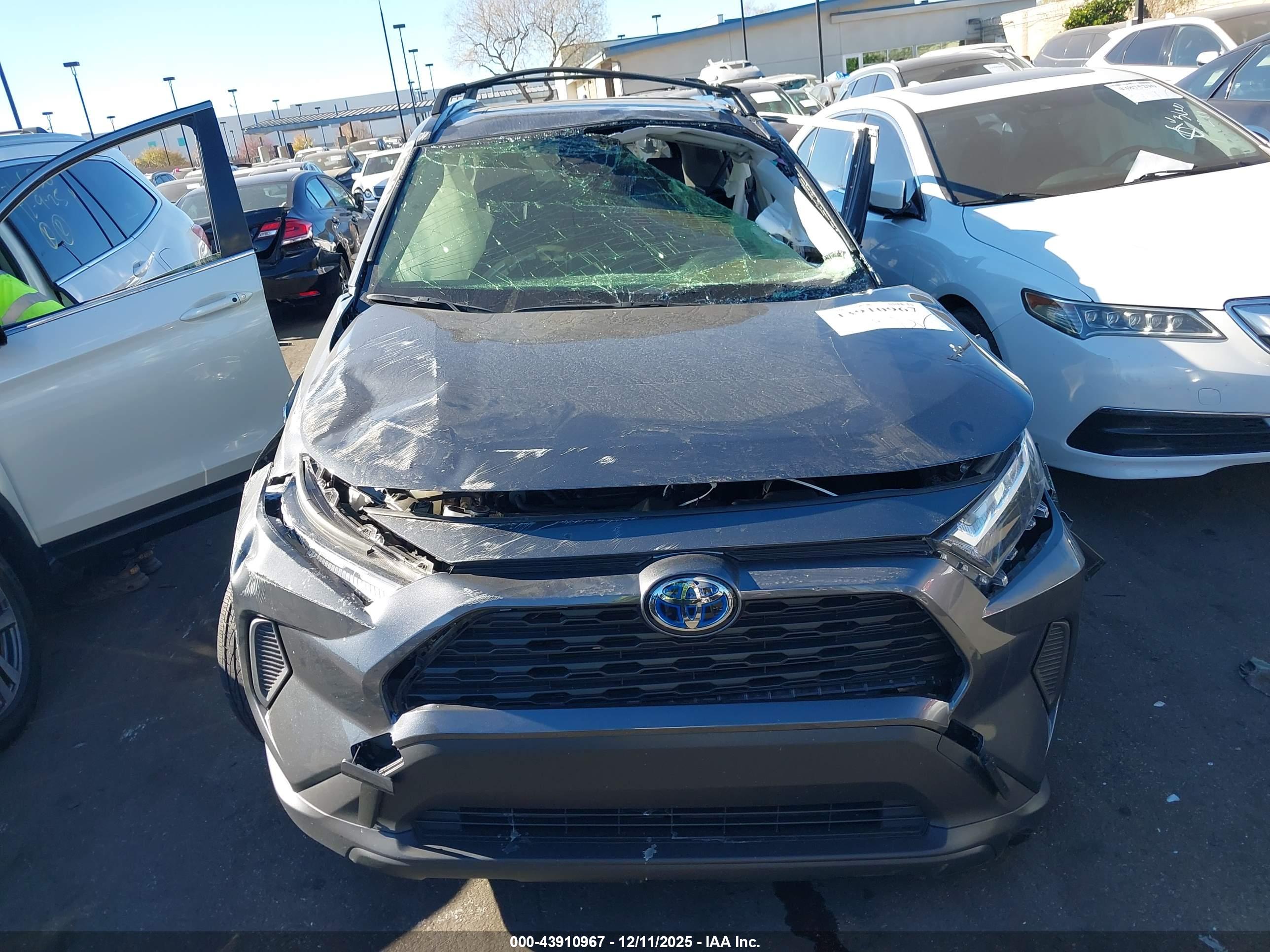 TOYOTA RAV4 image 6