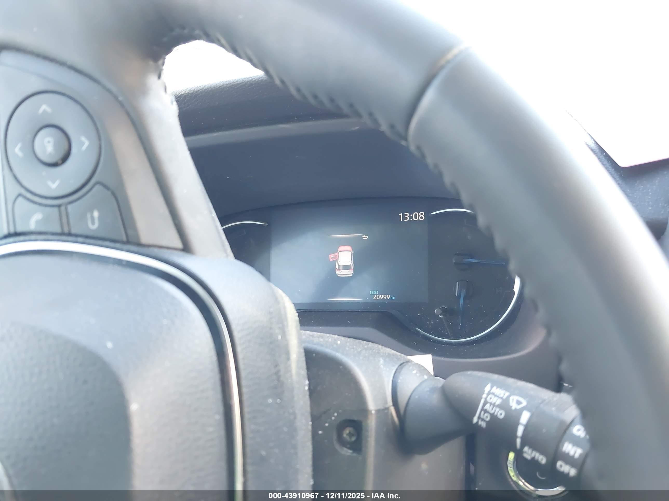TOYOTA RAV4 image 7