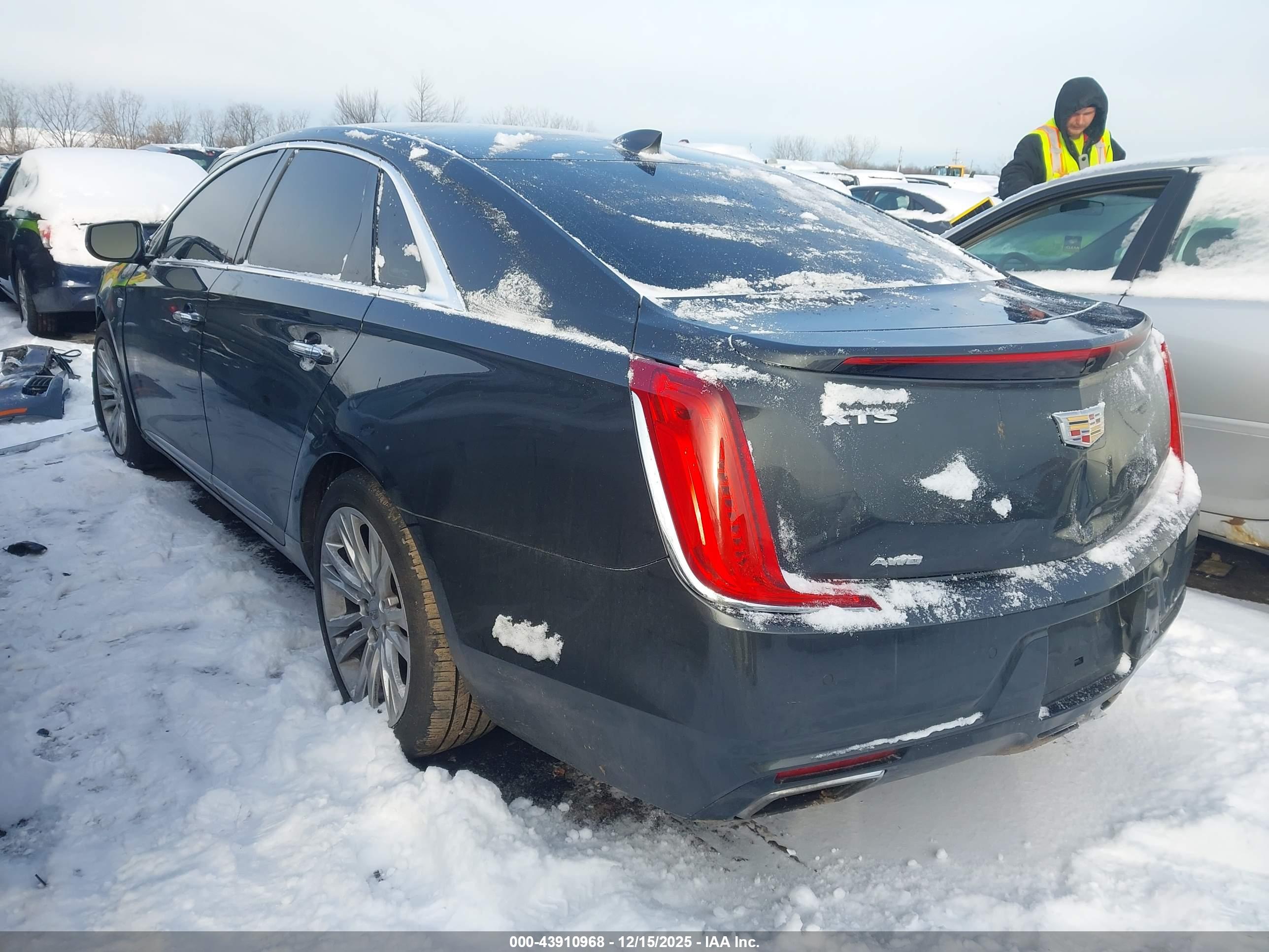 CADILLAC XTS image 3