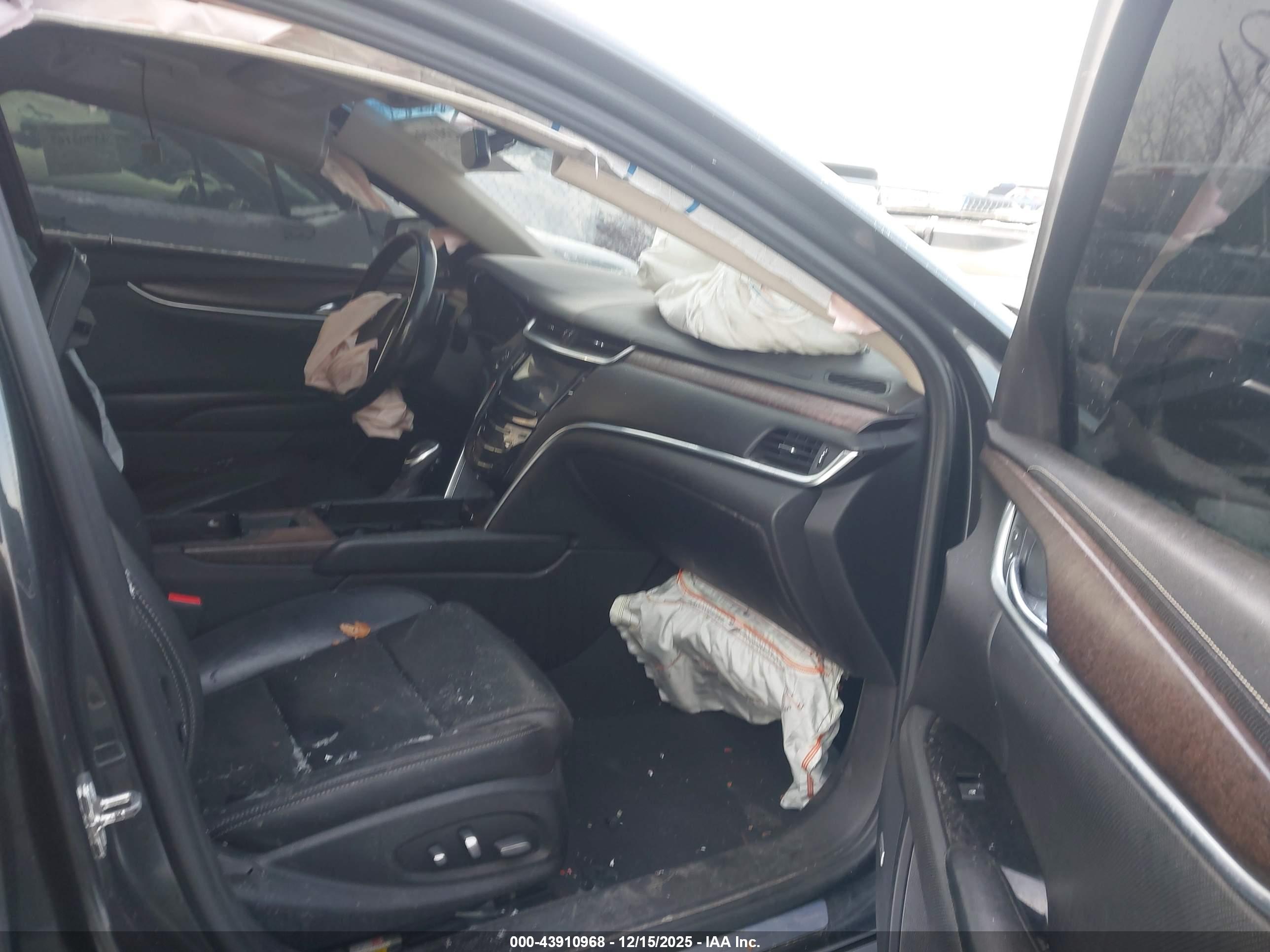 CADILLAC XTS image 5