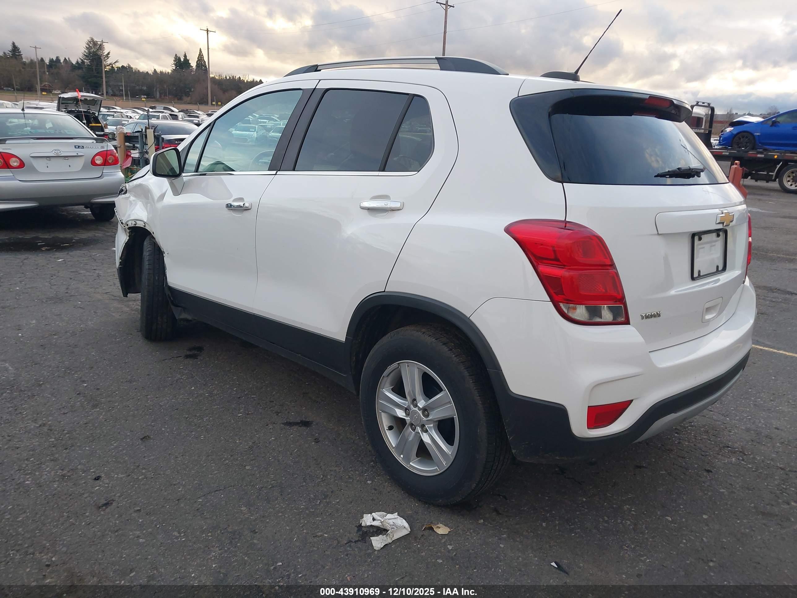 CHEVROLET TRAX image 3