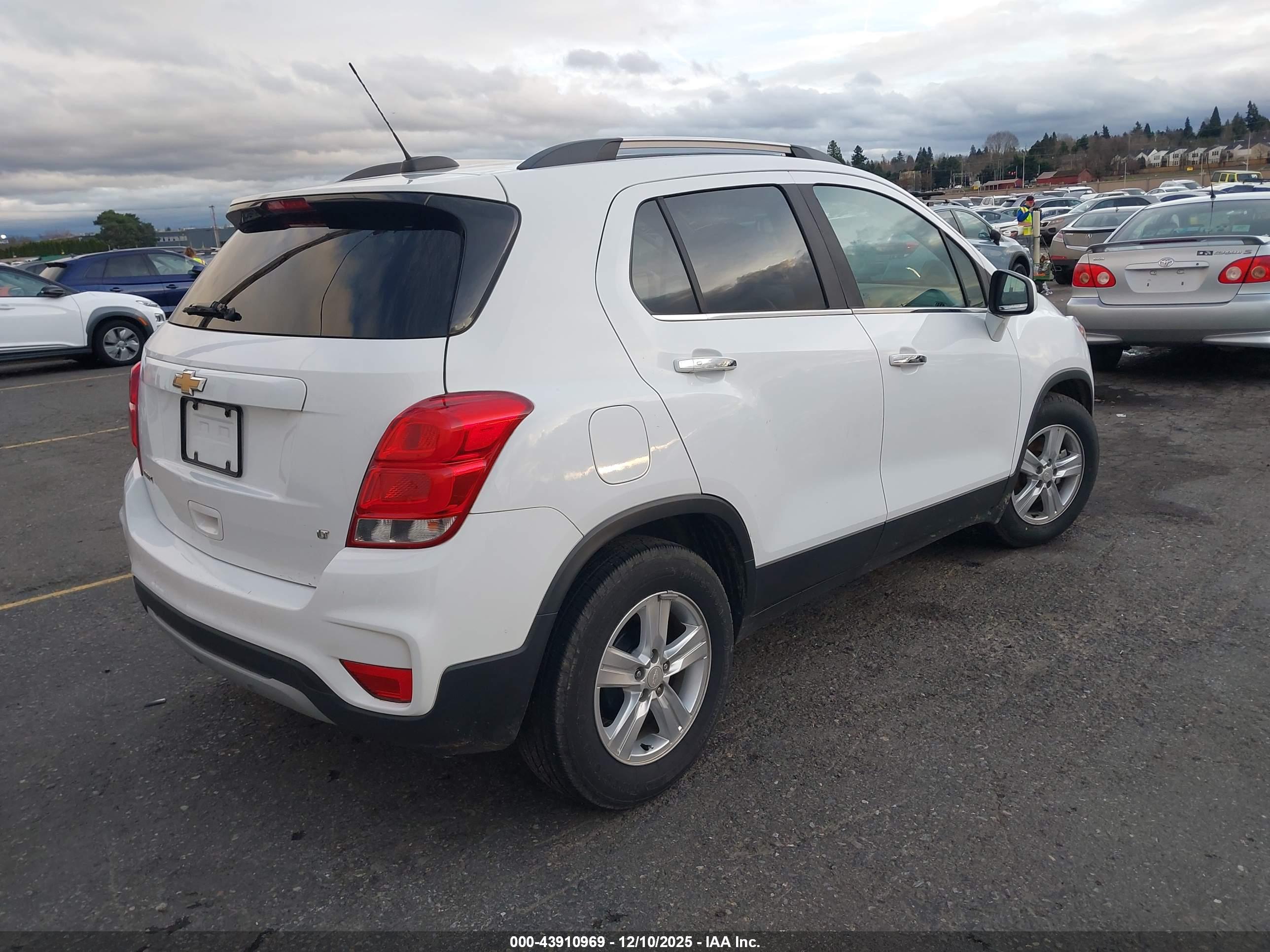 CHEVROLET TRAX image 4