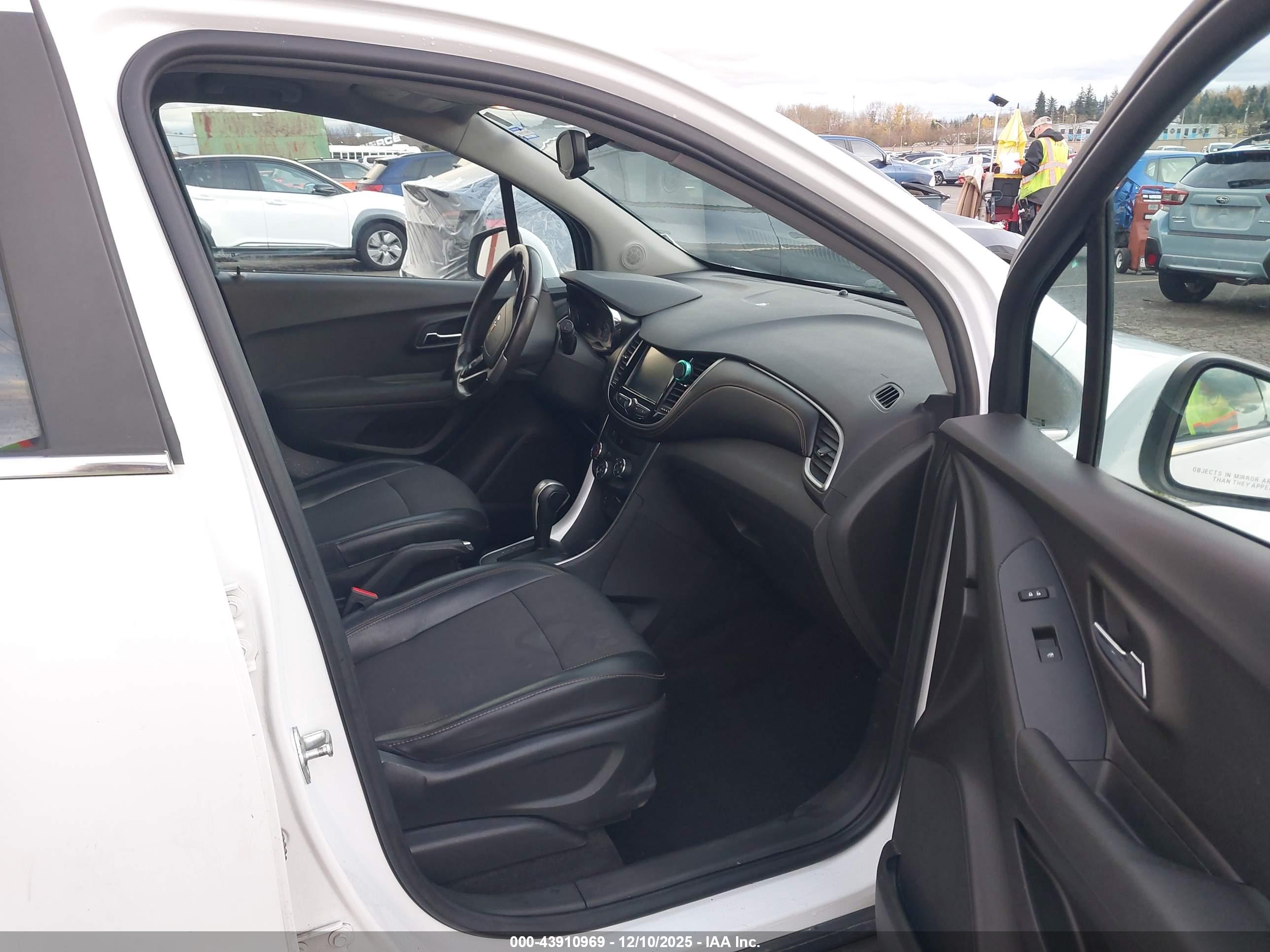 CHEVROLET TRAX image 5