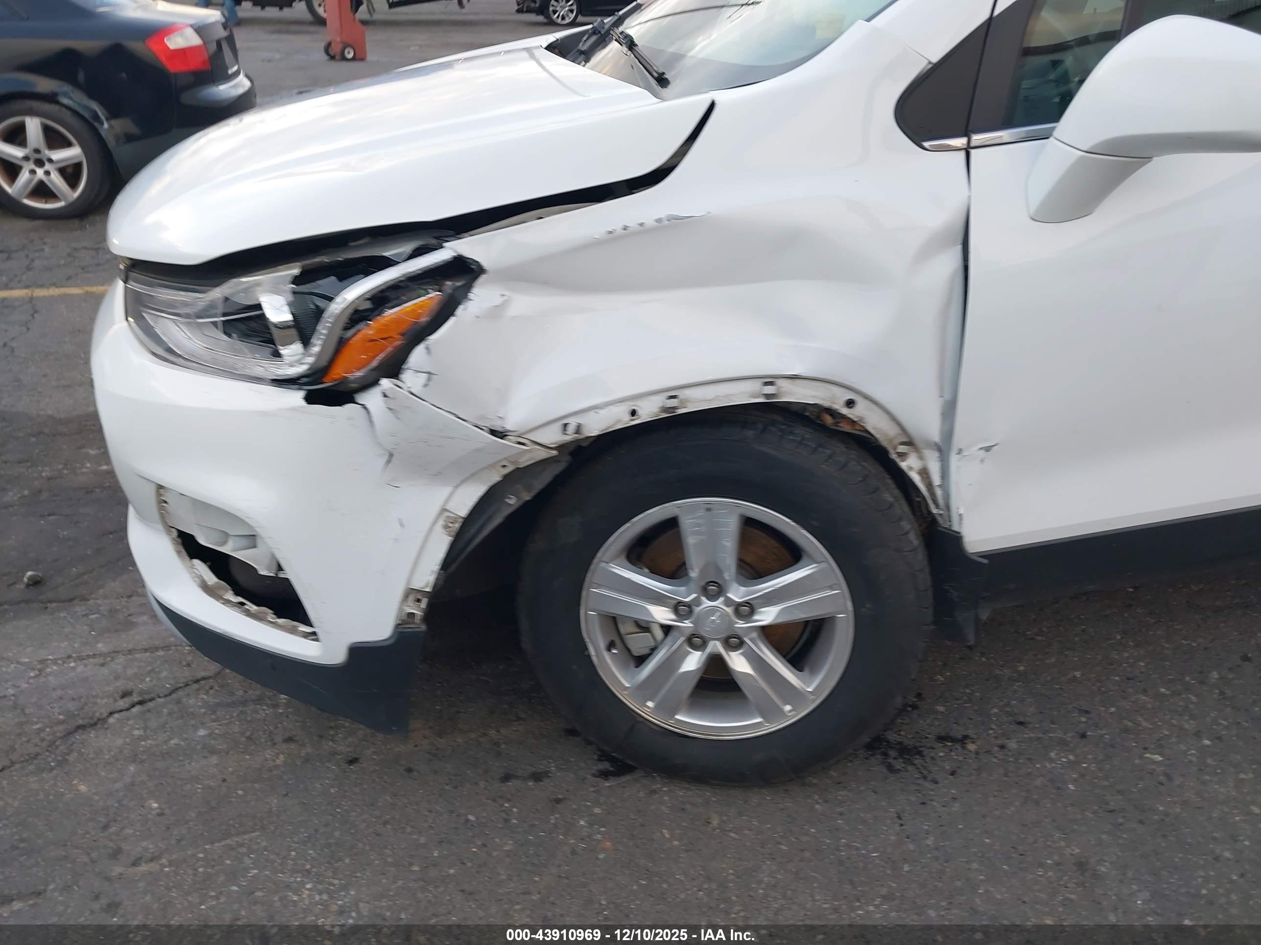 CHEVROLET TRAX image 6