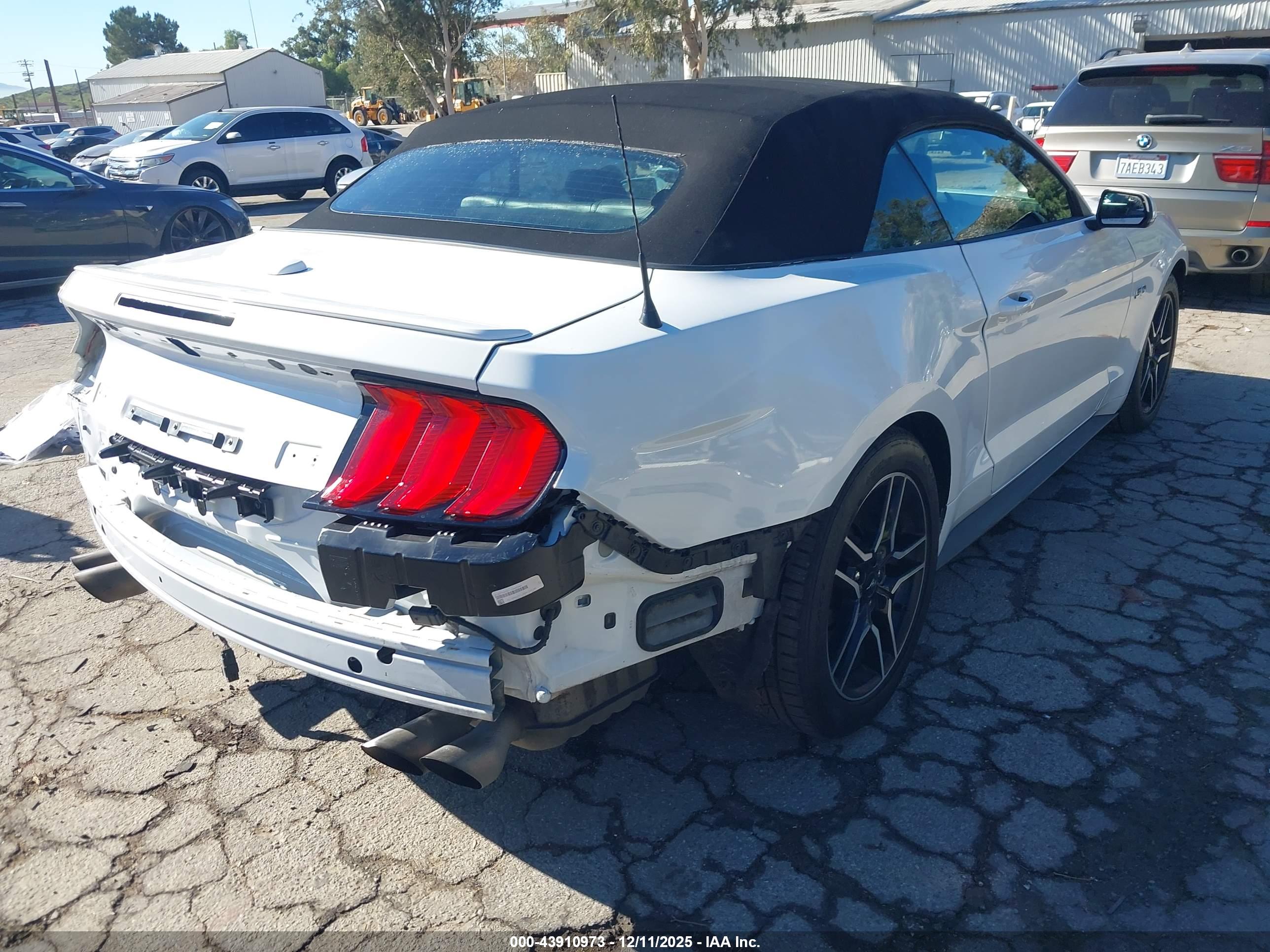 FORD MUSTANG image 4