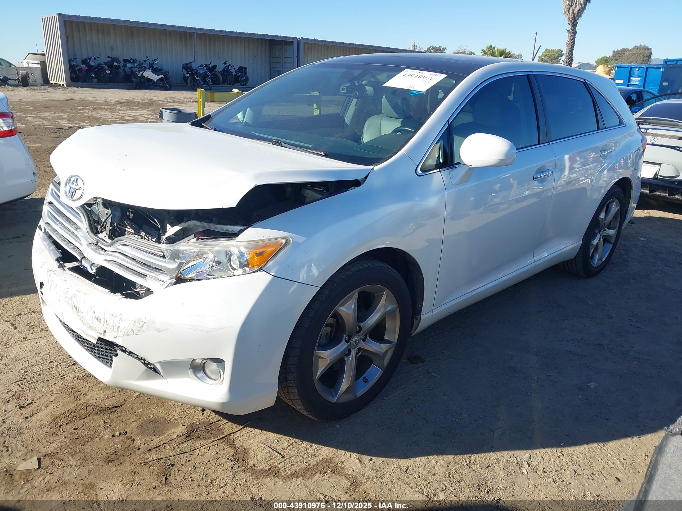 TOYOTA VENZA image 2